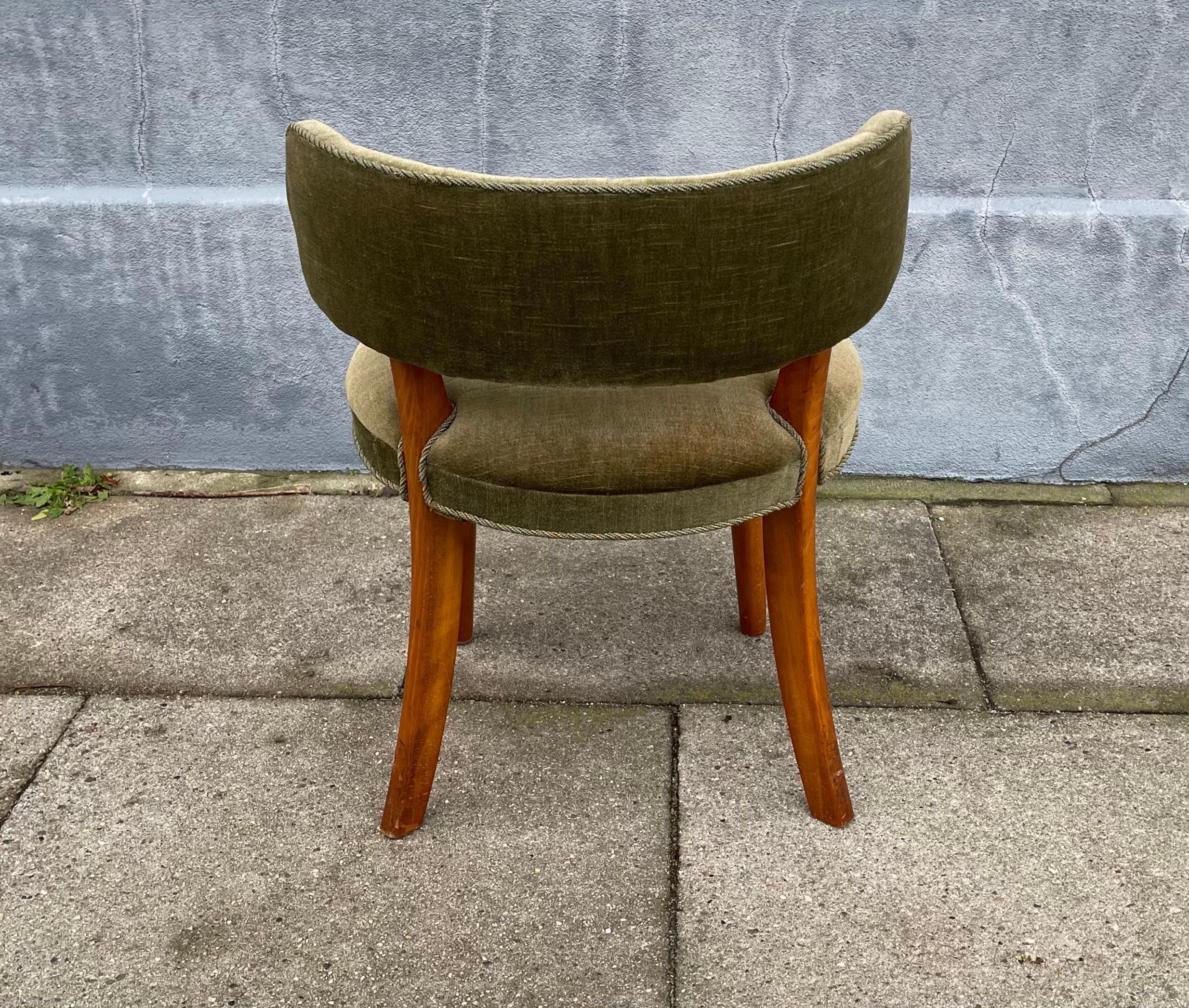 Silla tocador de señora Fritz Hansen en haya y terciopelo verde oliva, años 40 mediados del siglo XX