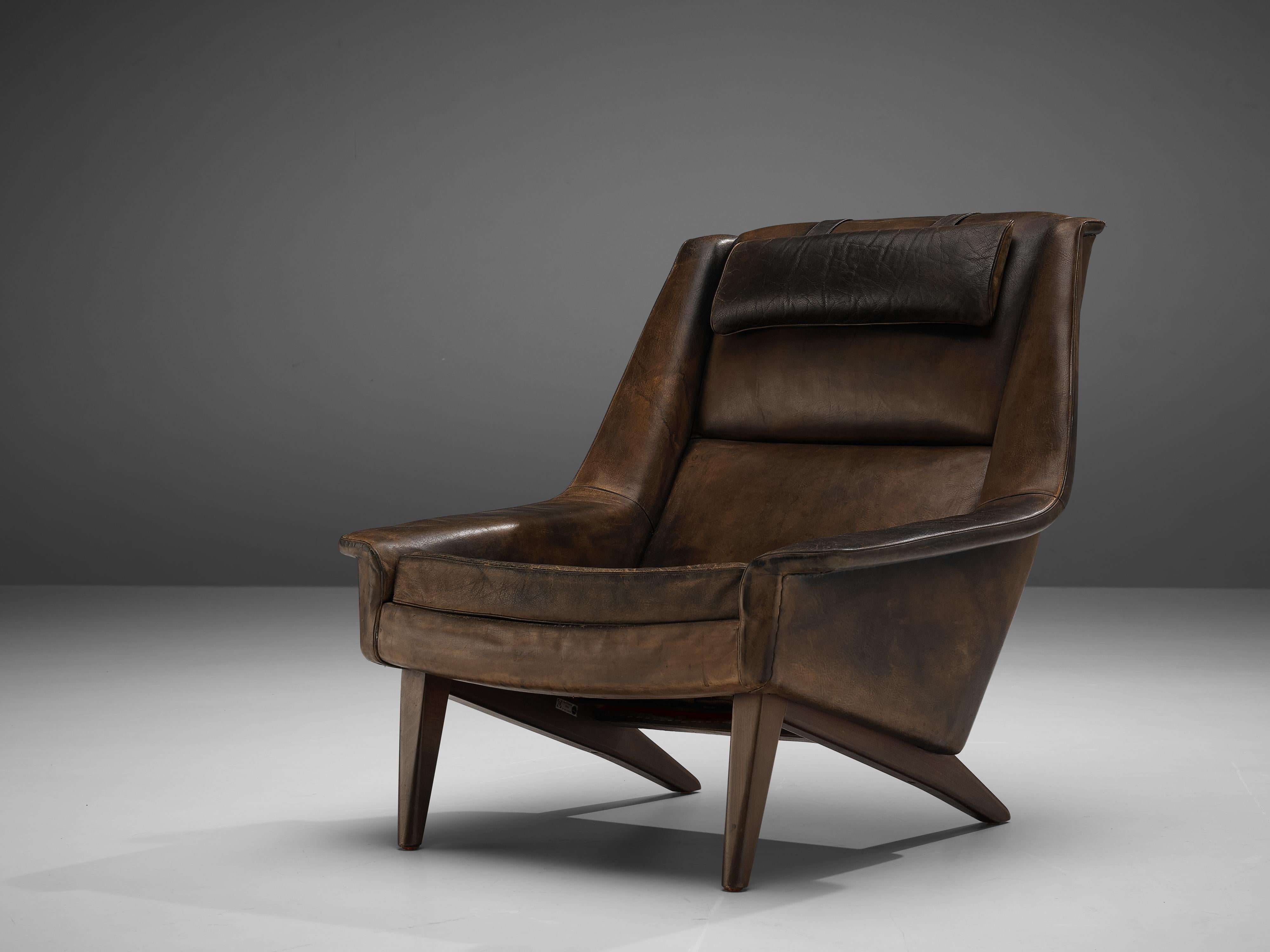Folke Ohlsson, lounge chair, original brown leather, wood, Denmark, 1960s

With strong resemblance to the designs of Illum Wikkelsø this lounge chair features strong lines that contribute to the comfort. The high, tilted backrest with an additional