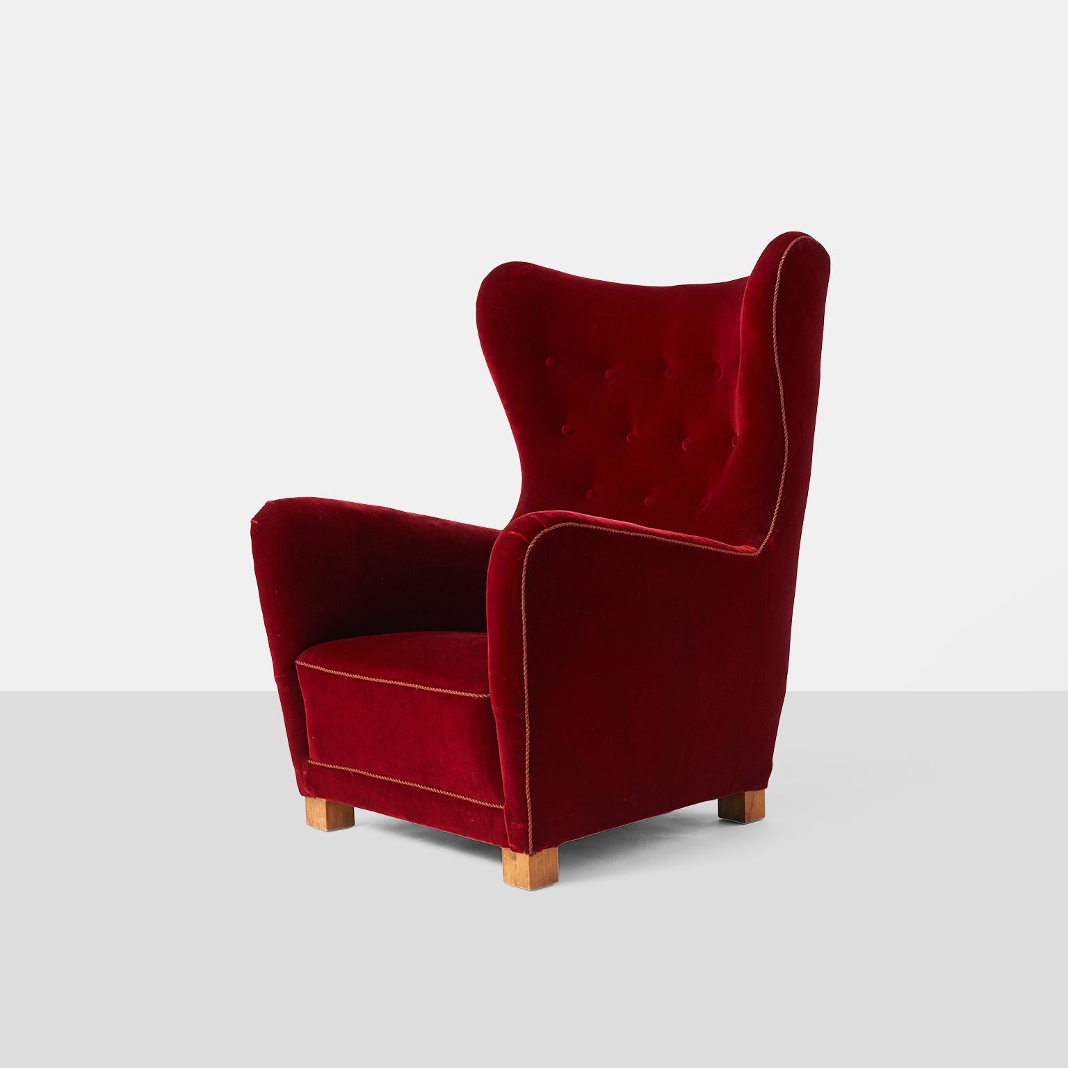 Fritz Hansen lounge chair model #1672
A large scale lounge chair by Fritz Hansen upholstered in a luxurious red velvet with corded trim on block style oak legs.
Denmark, circa 1930s.
