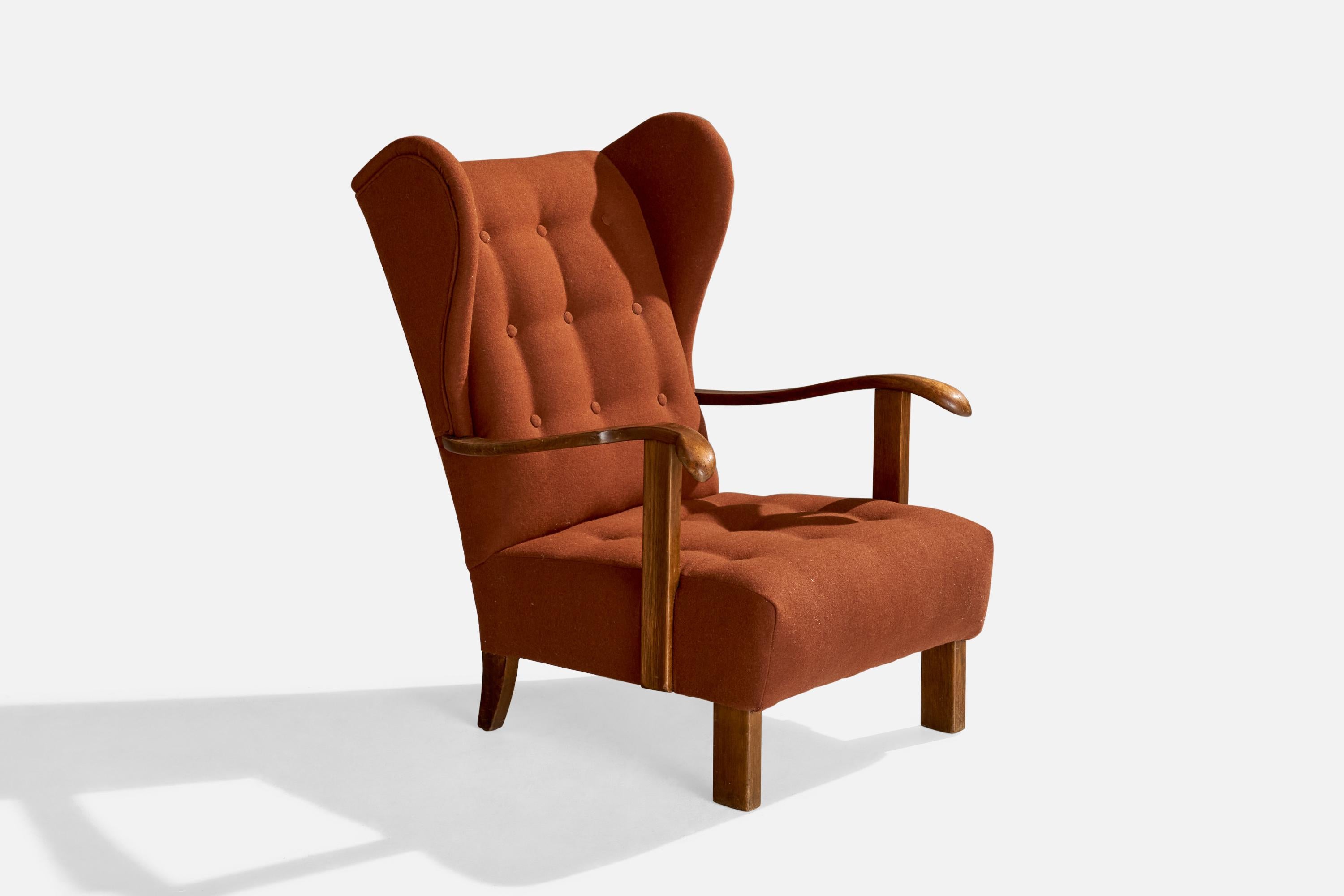 Chaise longue en bois et tissu rouge conçue et produite par Fritz Hansen, Danemark, c.C. 1940.

Hauteur du siège (pouces) : 14
