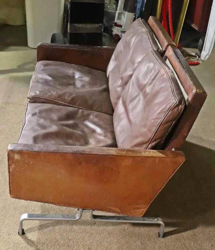 Danish loveseat by Poul Kjærholm for Fritz Hansen. Beautiful mid-century design in a strong metal and leather covered frame.
Please confirm location.