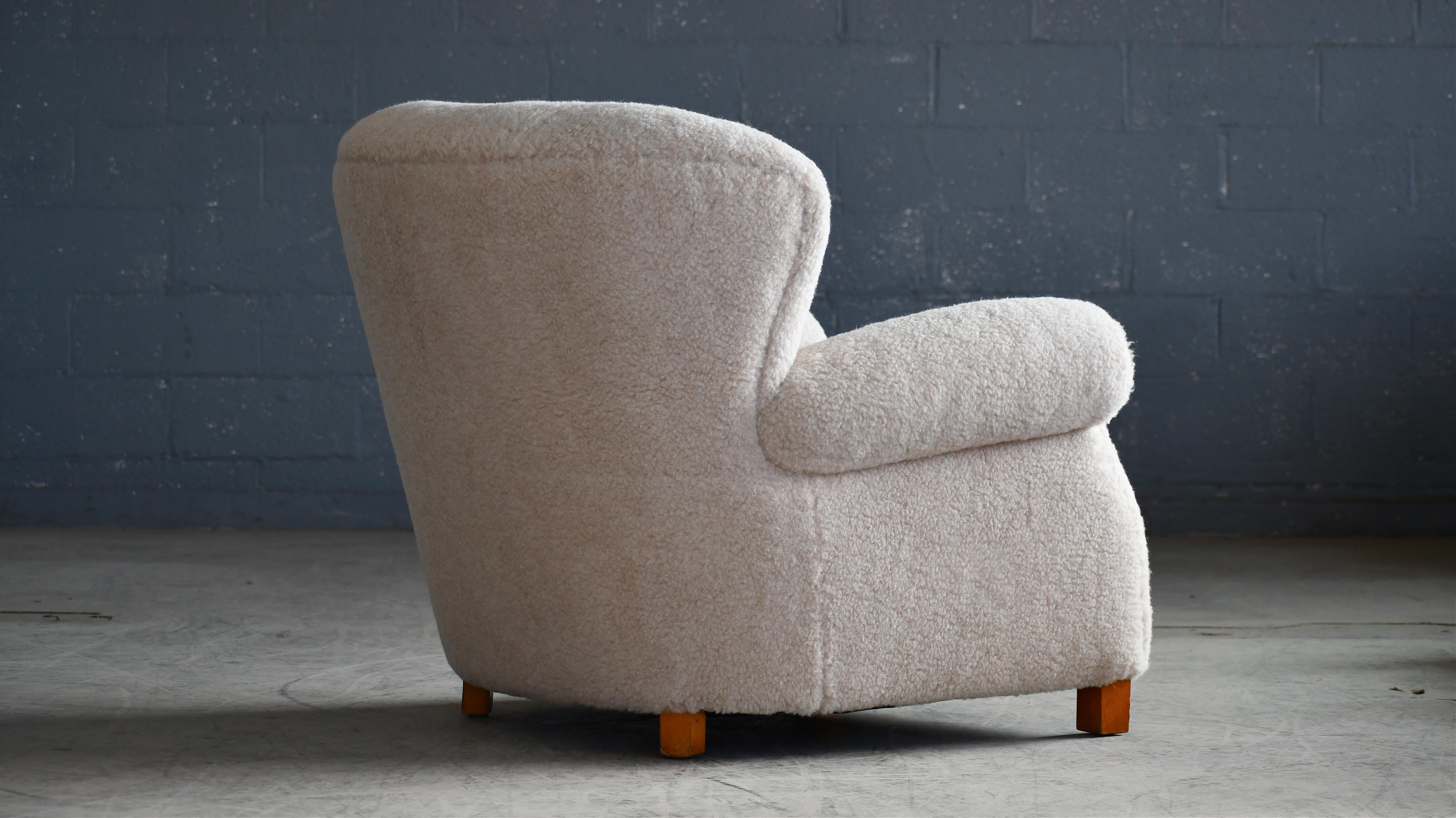 Fritz Hansen Model 1518 Large Size Club Chair in Beige Lambswool Tufted Backrest For Sale 3