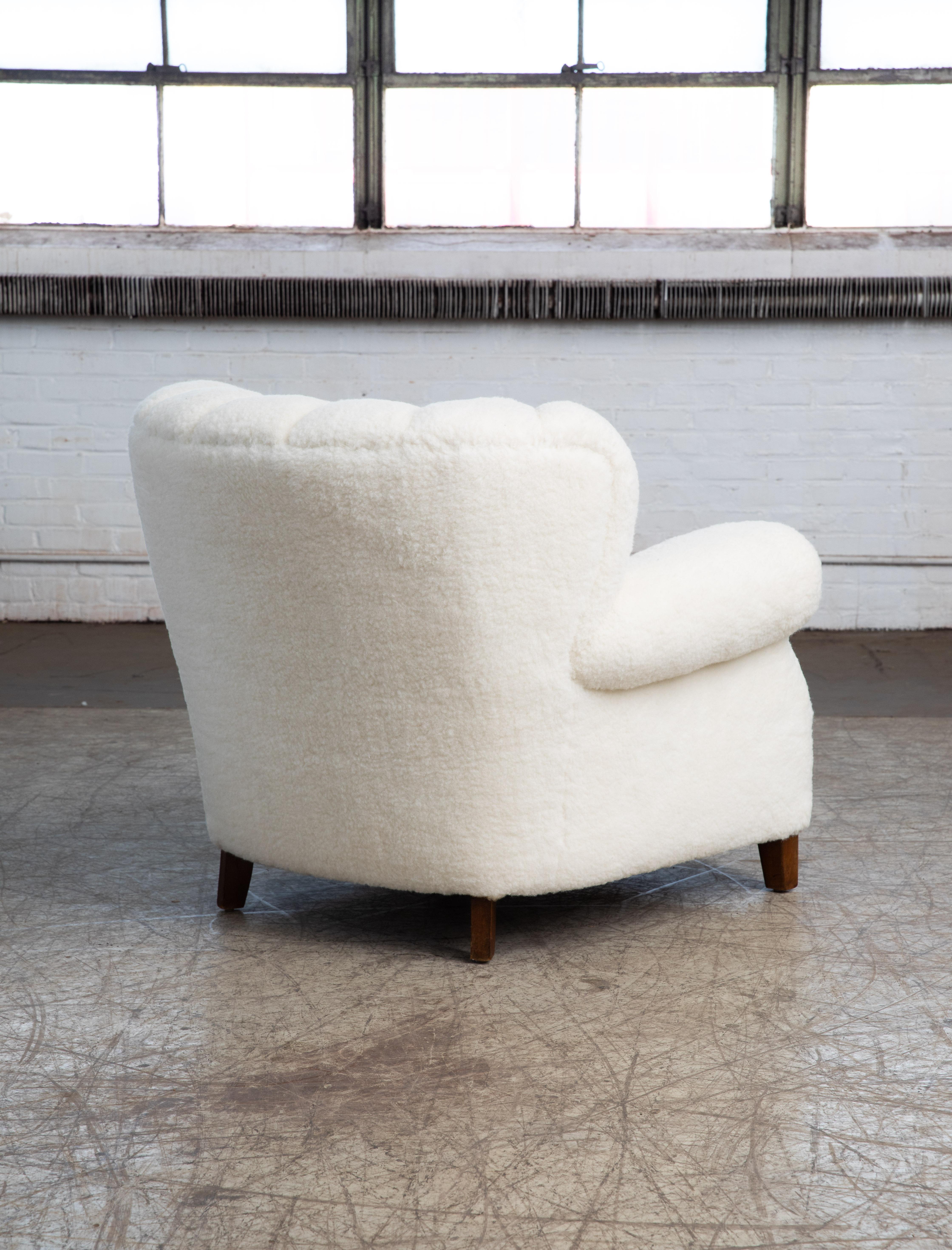 Fritz Hansen Model 1518 Large Size Club Chair in Ivory Lambswool, Denmark, 1940s In Good Condition In Bridgeport, CT