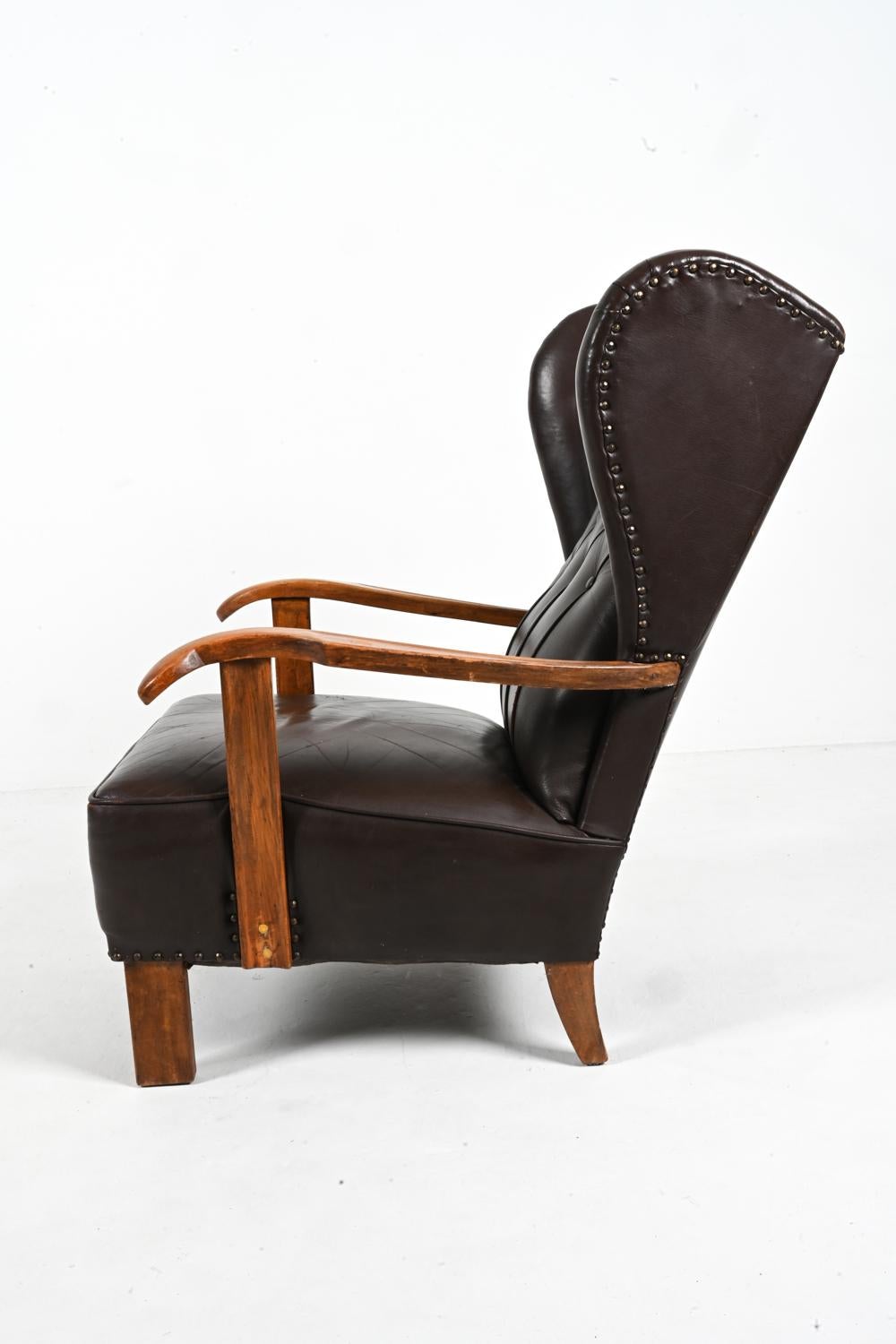 Fritz Hansen Model 1582 Wingback Lounge Chair in Beech & Leather, c. 1940's For Sale 4