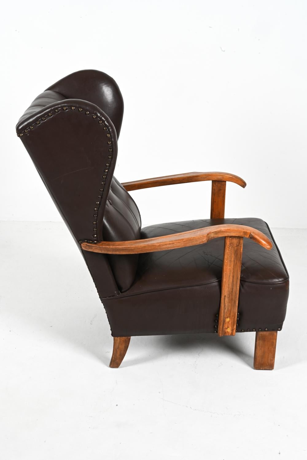 Fritz Hansen Model 1582 Wingback Lounge Chair in Beech & Leather, c. 1940's For Sale 7