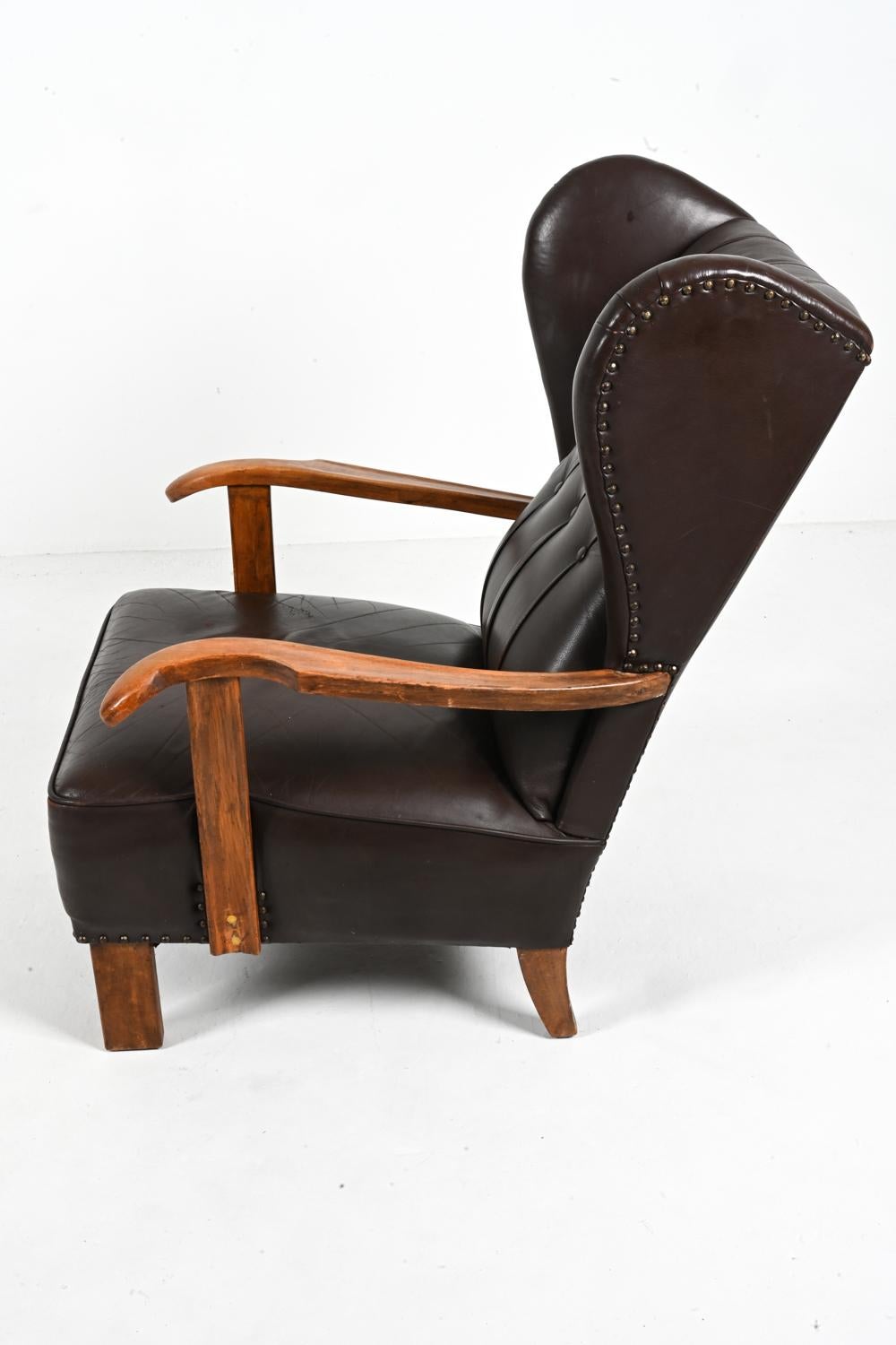 Fritz Hansen Model 1582 Wingback Lounge Chair in Beech & Leather, c. 1940's For Sale 3
