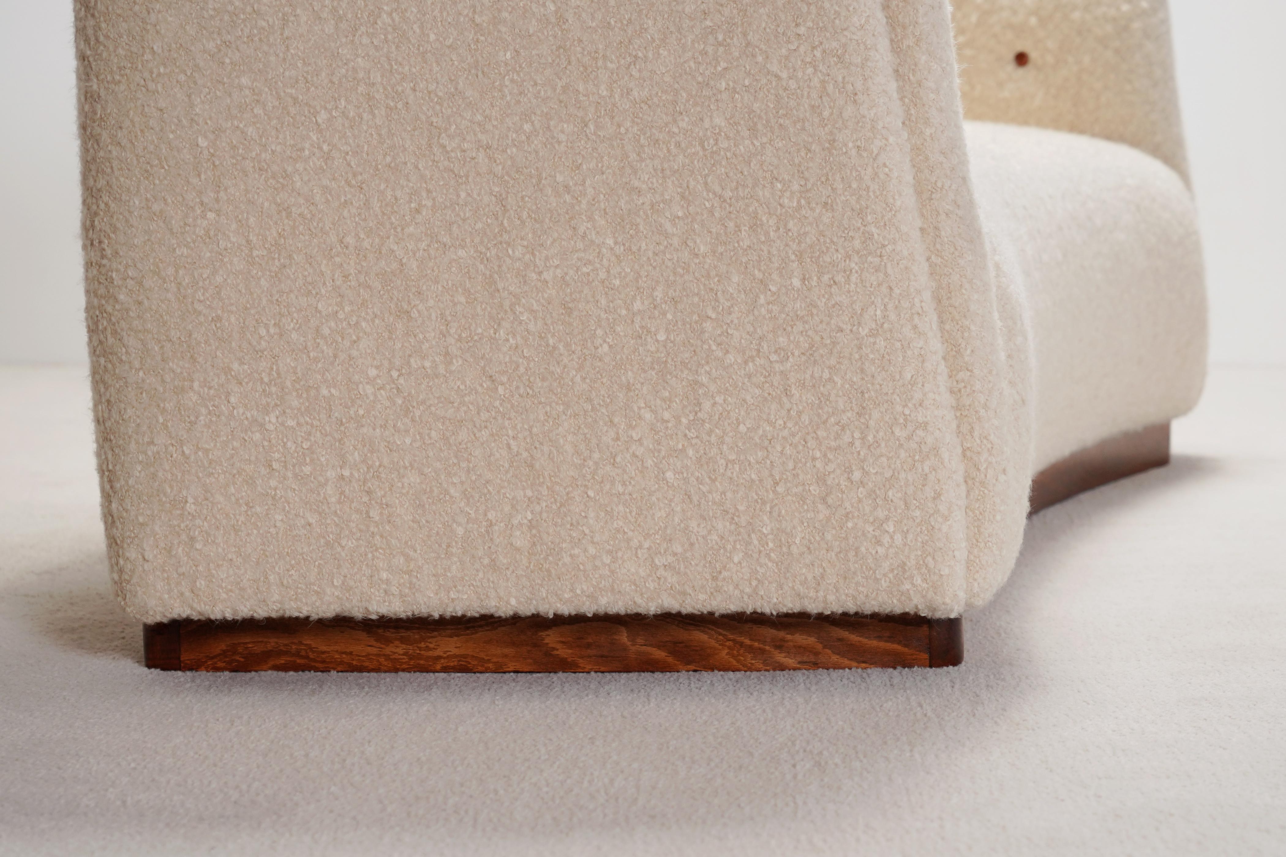 Fritz Hansen Model 1668 Three-Seat Sofa. Wool Bouclé Fabric. Circa 1940. For Sale 4