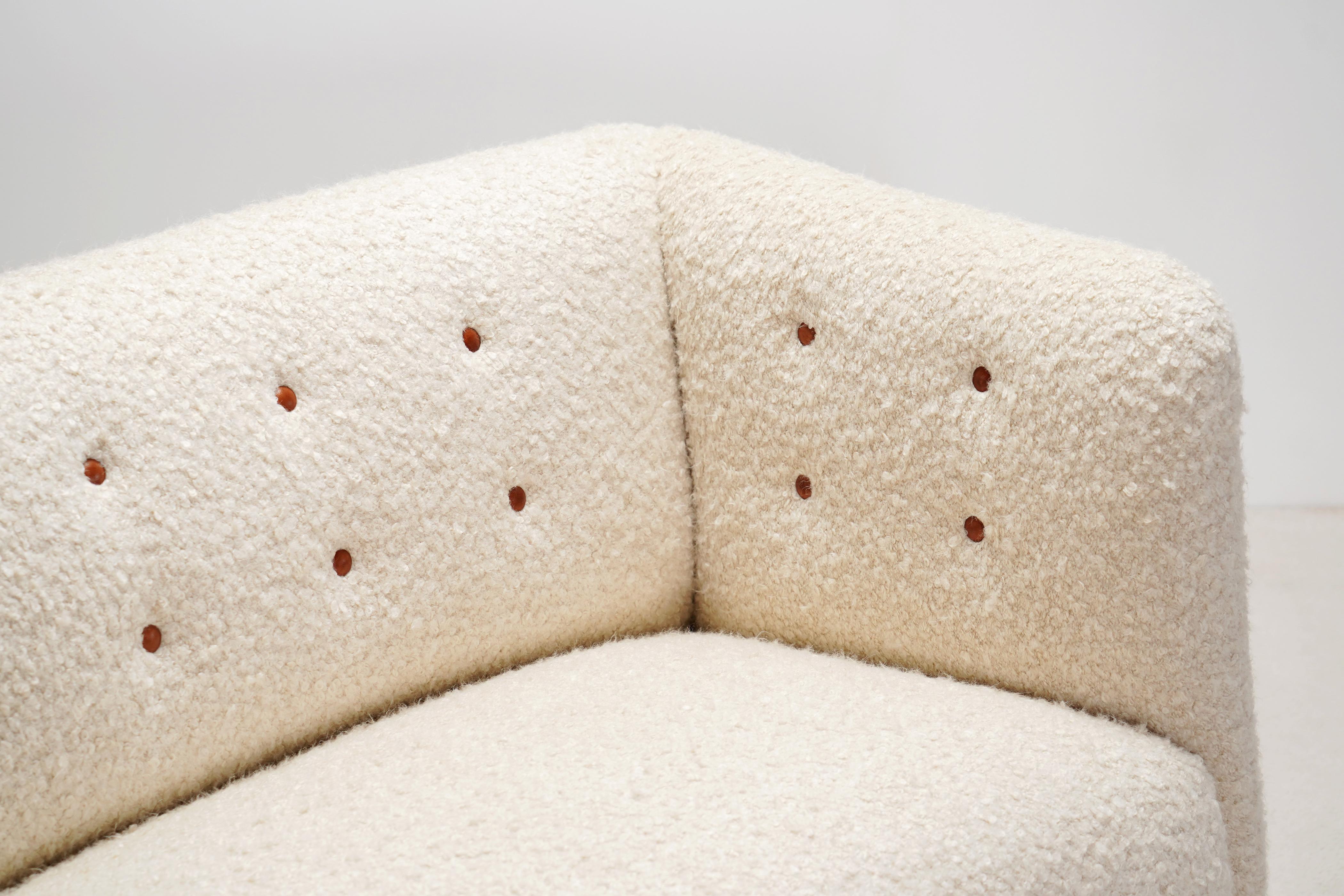 Fritz Hansen Model 1668 Three-Seat Sofa. Wool Bouclé Fabric. Circa 1940. For Sale 5