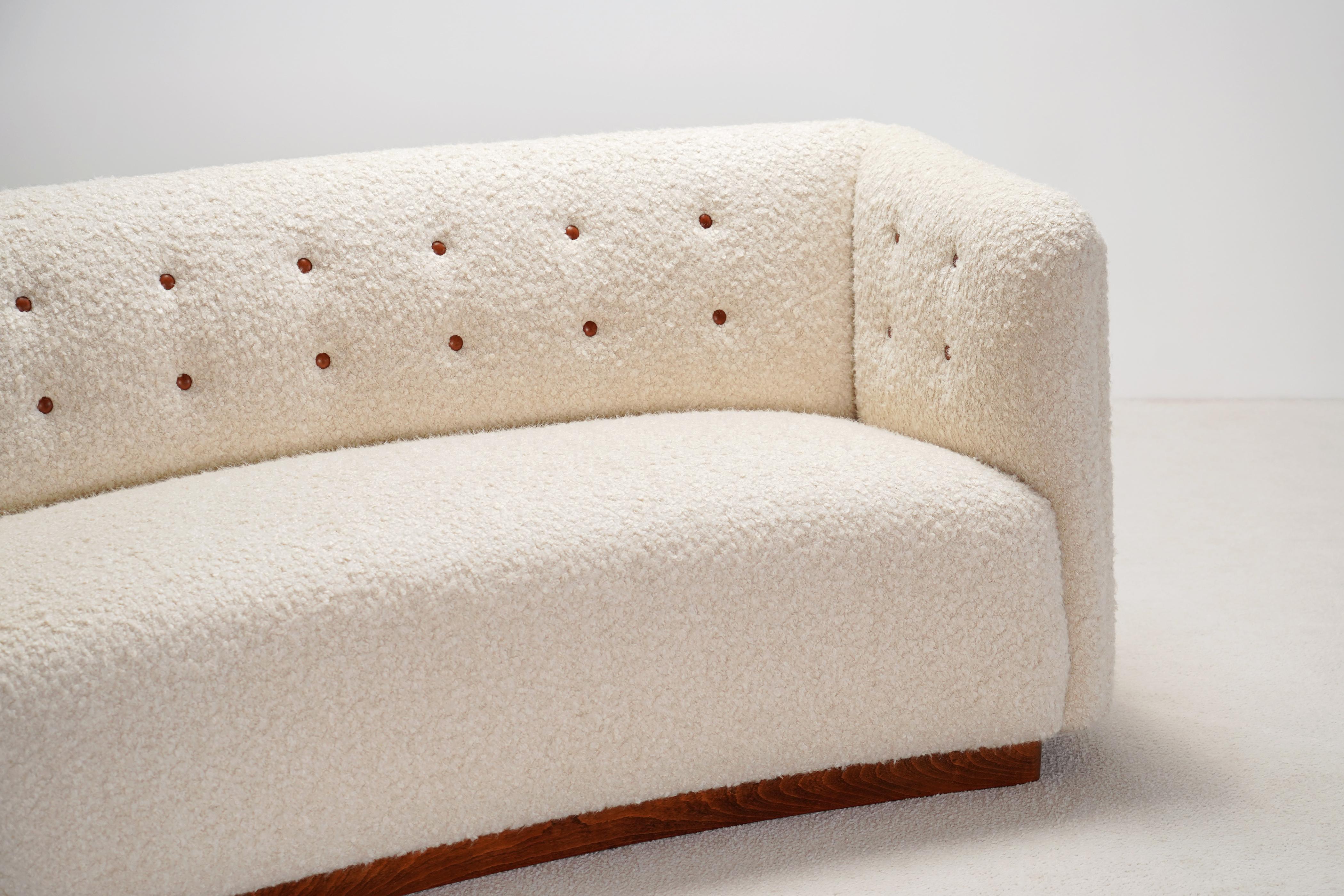 Fritz Hansen Model 1668 Three-Seat Sofa. Wool Bouclé Fabric. Circa 1940. For Sale 1