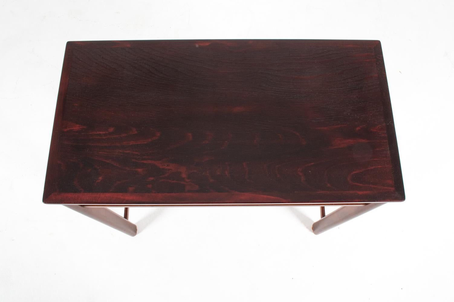 Fritz Hansen Model 1669 Danish Mid-Century Mahogany End Table In Good Condition For Sale In Norwalk, CT