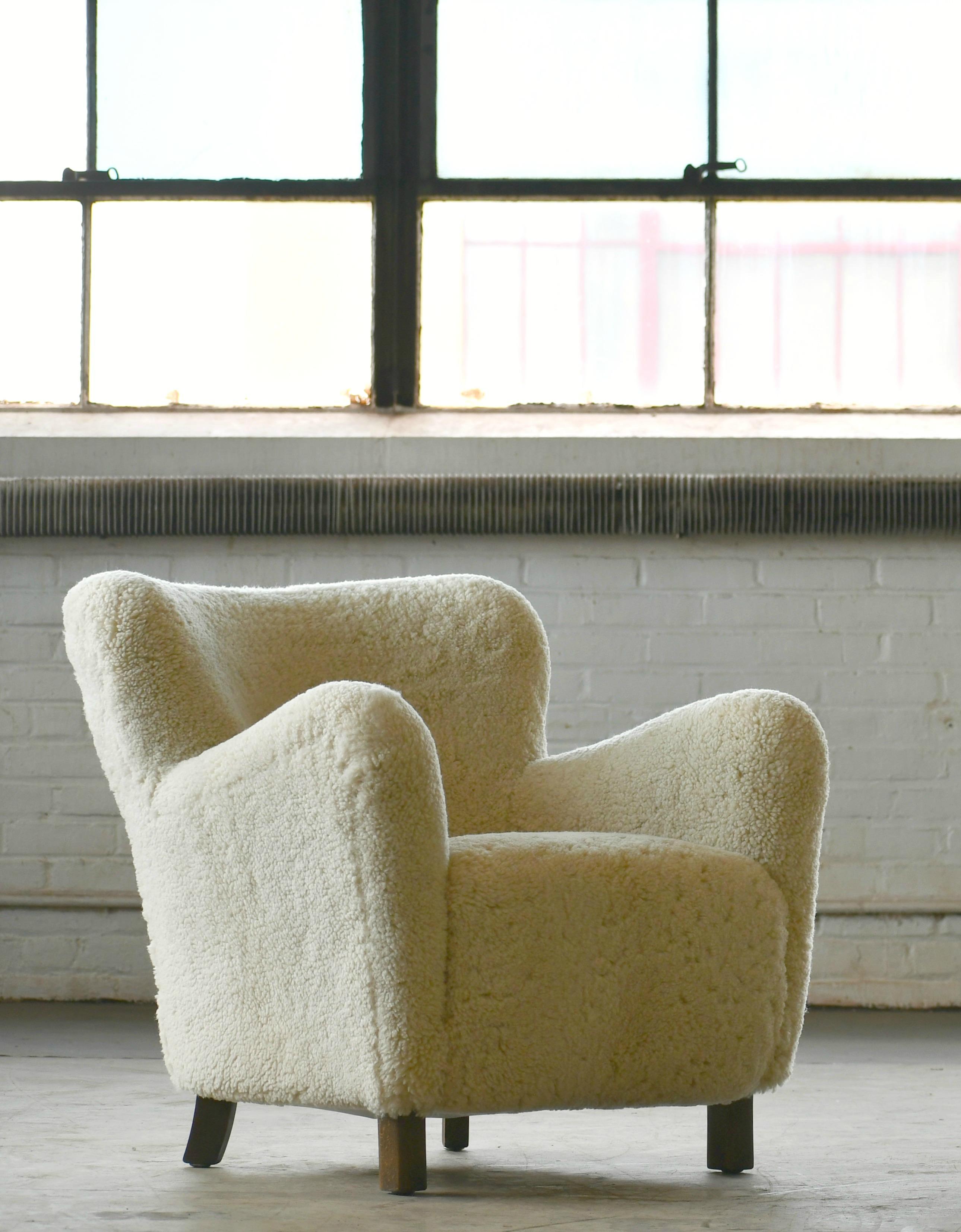 Mid-Century Modern Fritz Hansen Model 1669 Lounge Chair in Beige Sheepskin Shearling, 1940s