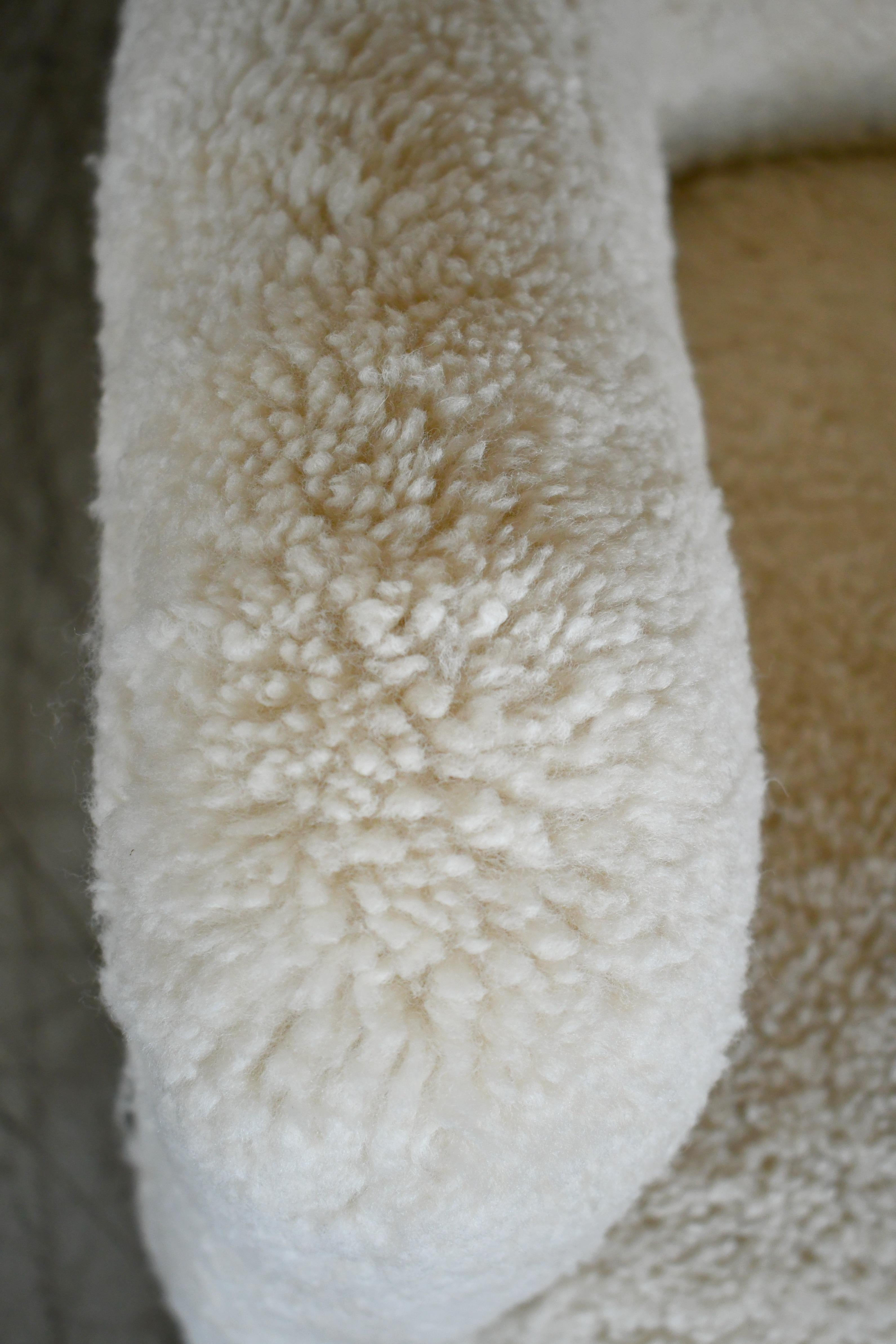 Mid-Century Modern Fritz Hansen Model 1669 Lounge Chair in Beige Sheepskin Shearling, 1940s