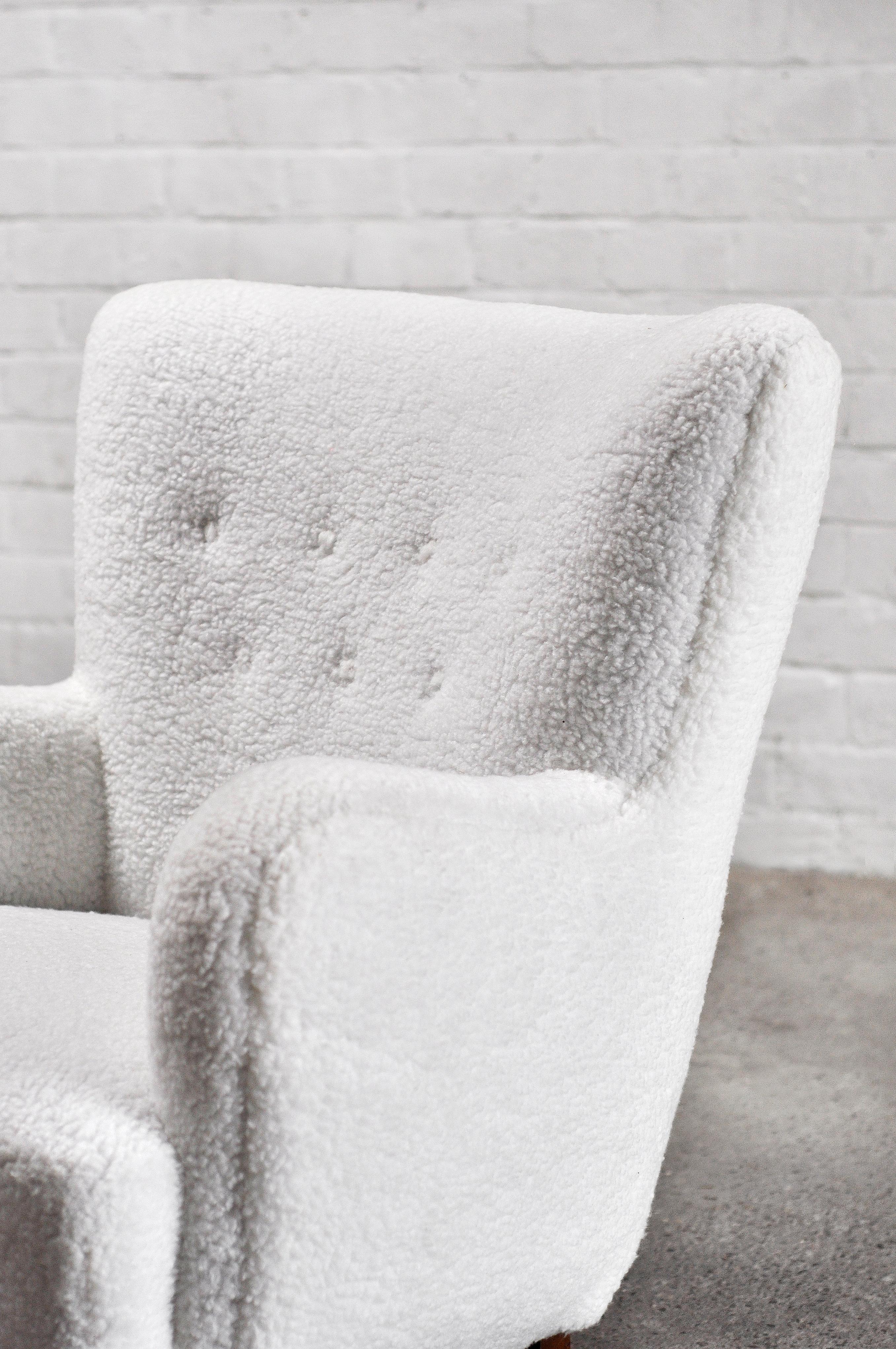 Fritz Hansen Model 1669 Lounge Chair In White Wool, Denmark 1940's For Sale 1