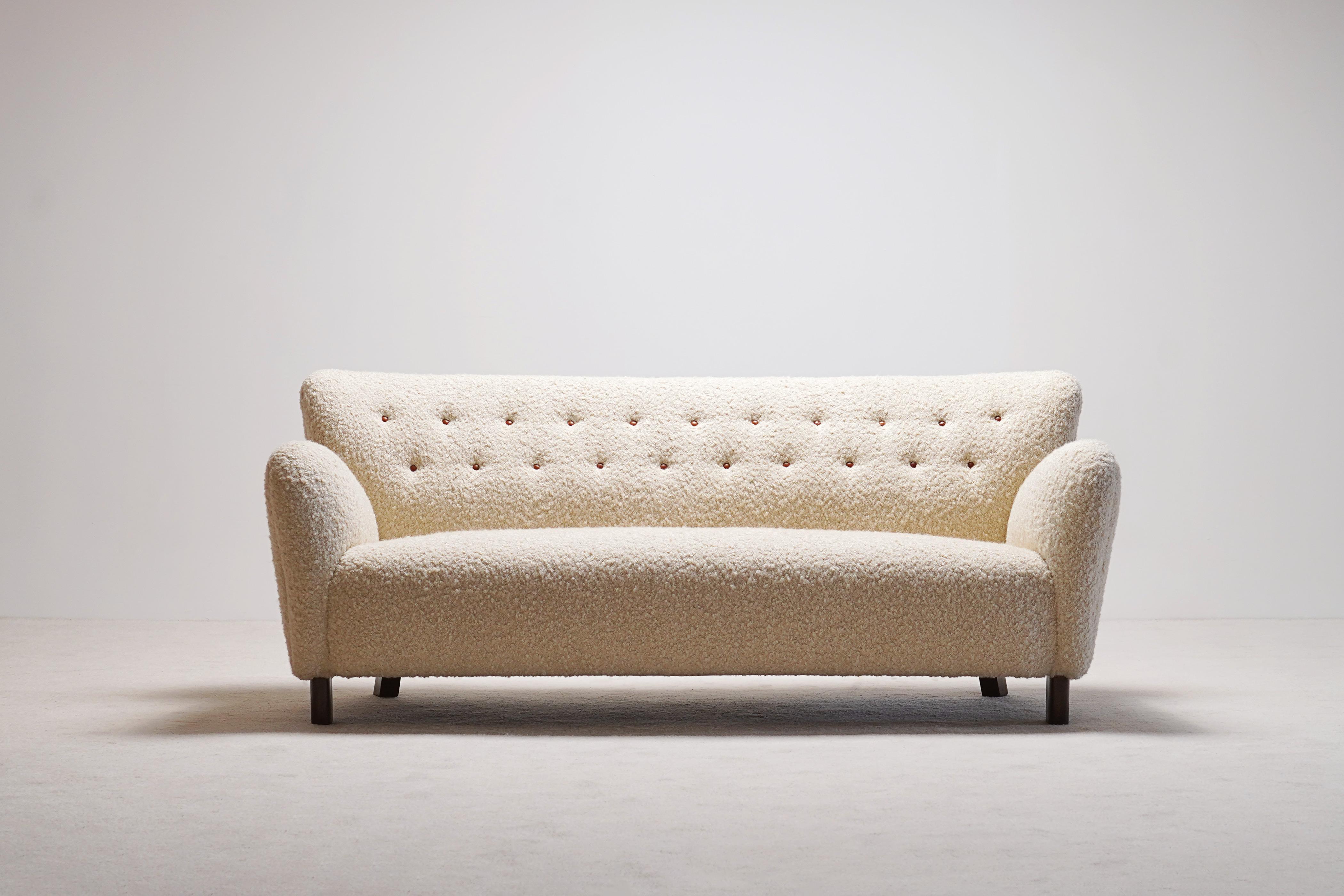 Rare and elegant three-seat sofa model 1669 manufactured by Fritz Hansen in Denmark, in the 1940s.

Original piece from the 1940s newly re-upholstered in the traditional way by the best French craftsmen, we used a high quality wool fabric imitating
