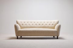 Divano a tre posti Fritz Hansen Model 1669. Tessuto Bouclé di lana. Circa 1940.