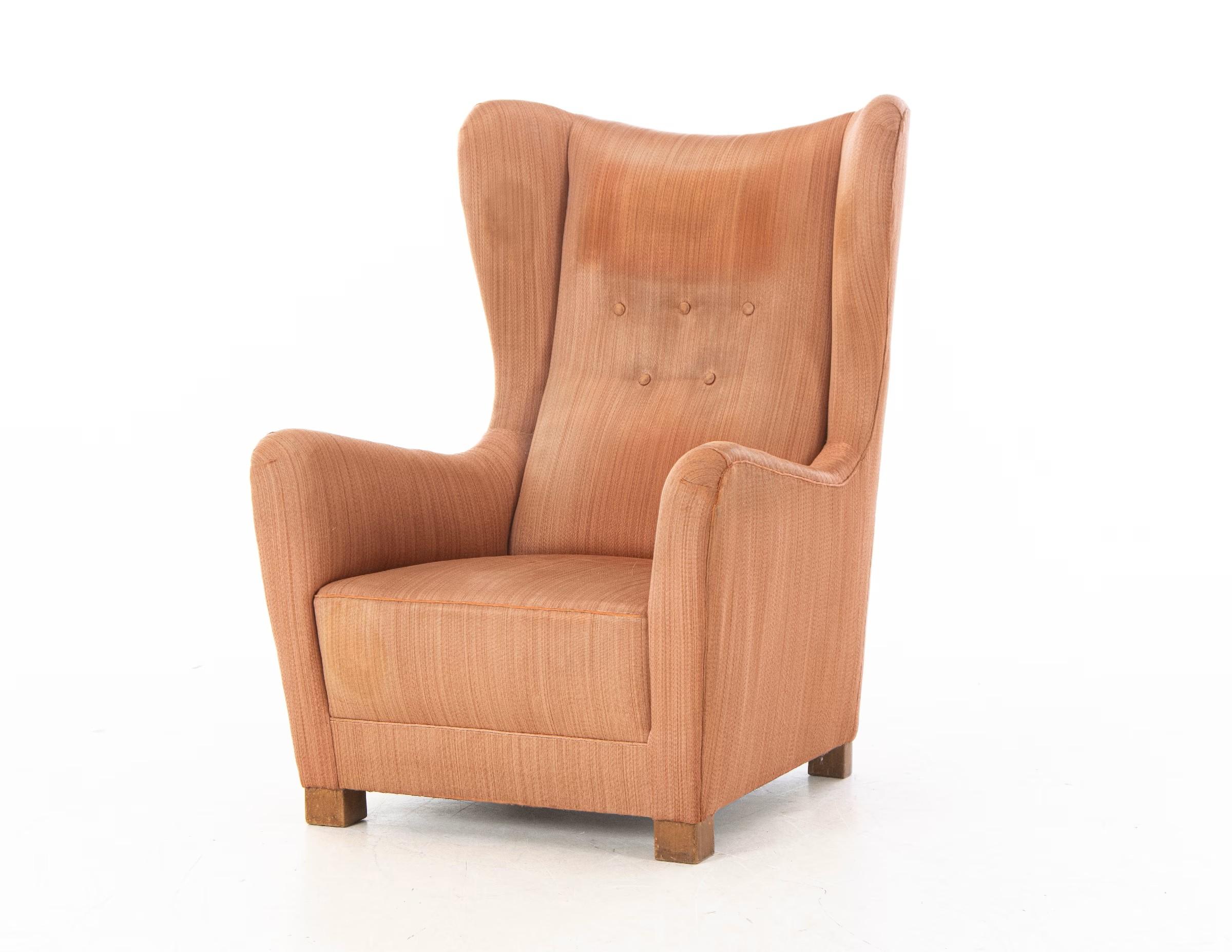 Chaise longue à haut dossier Fritz Hansen, modèle 1672, fabriquée vers 1942. La chaise est apparue pour la première fois à la page 12 du catalogue de Fritz Hansen de 1942. Le modèle 1672 est devenu l'une des chaises à dossier haut les plus