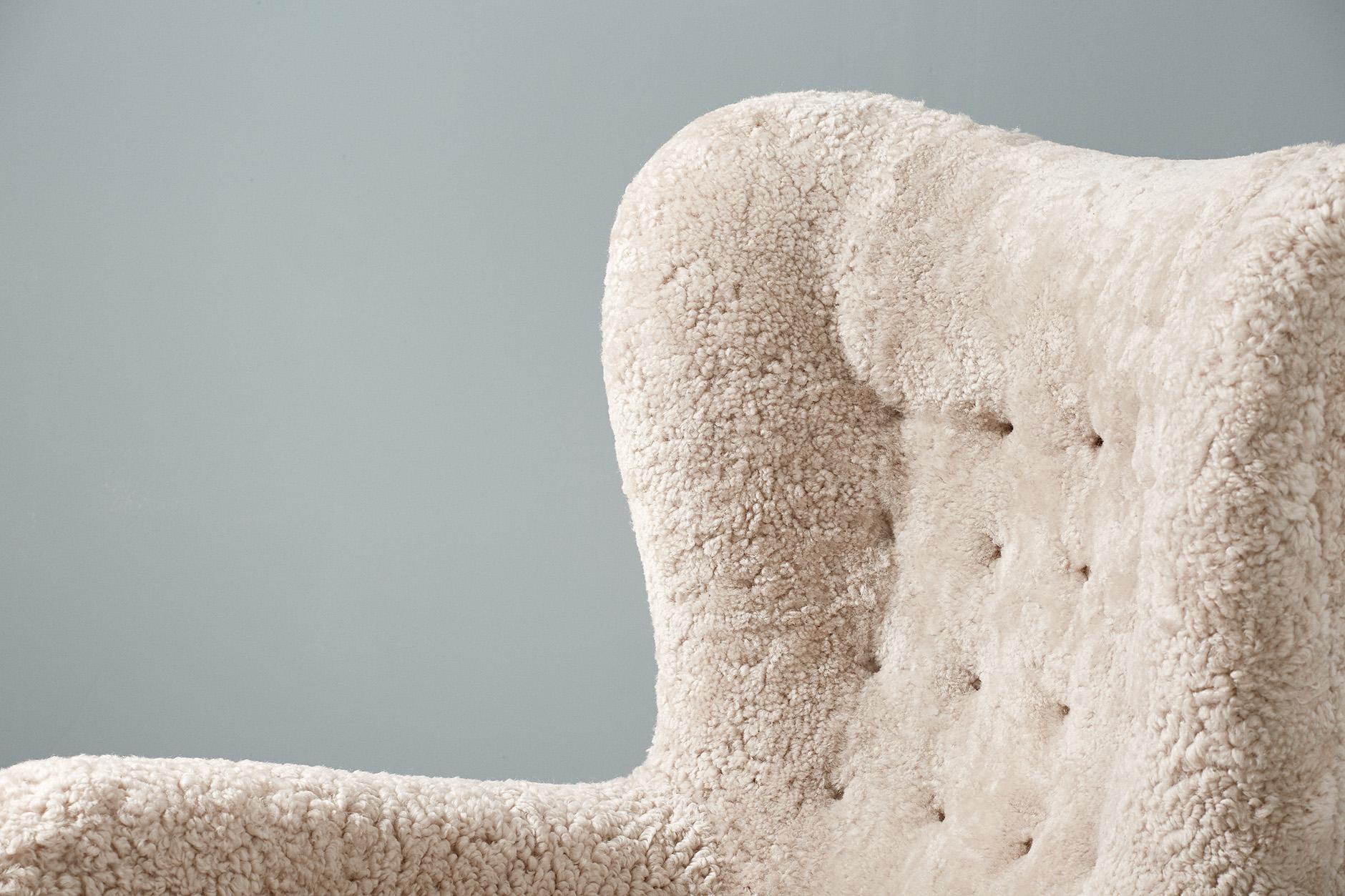 Milieu du XXe siècle Fritz Hansen fauteuil à oreilles en peau de mouton modèle 1672, années 1940 en vente