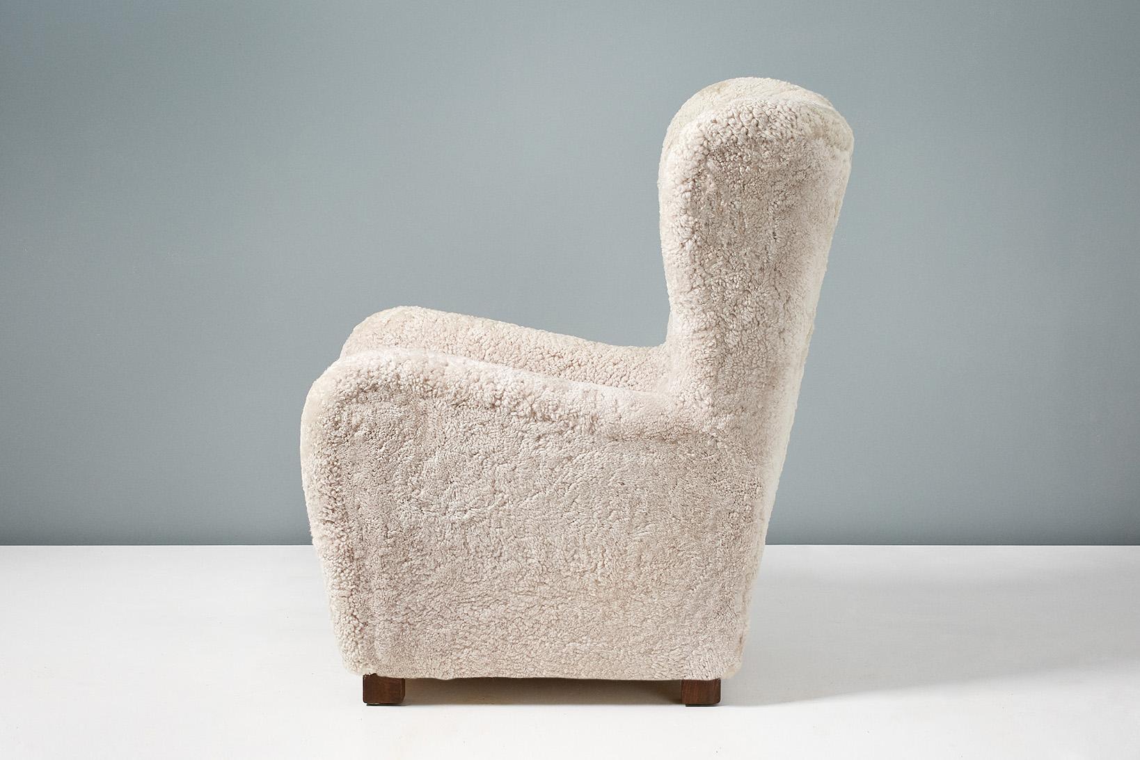 Cuir de mouton Fritz Hansen fauteuil à oreilles en peau de mouton modèle 1672, années 1940 en vente