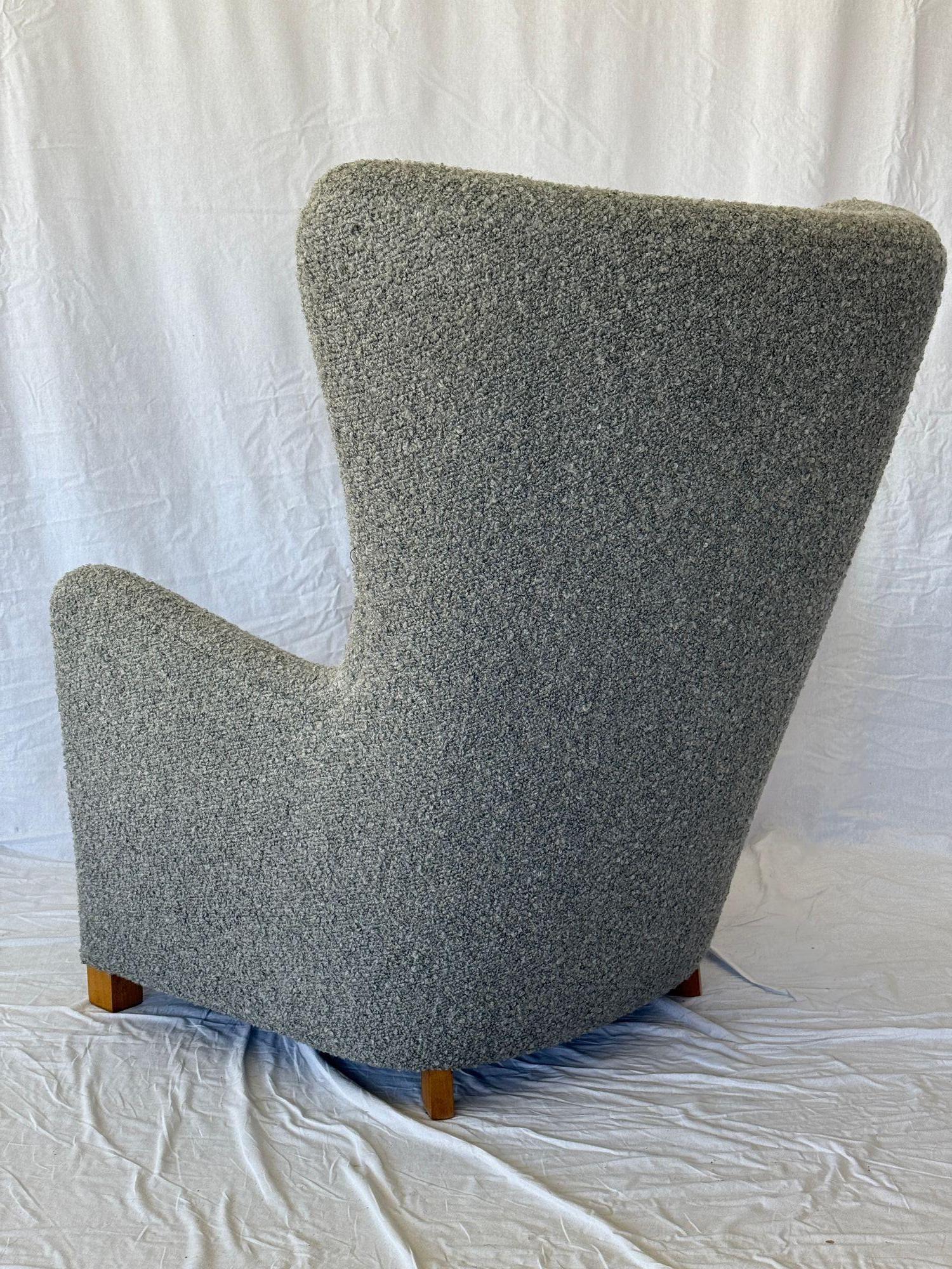 Fritz Hansen Model 1672 Style Lounge Chair In Excellent Condition For Sale In Los Angeles, CA