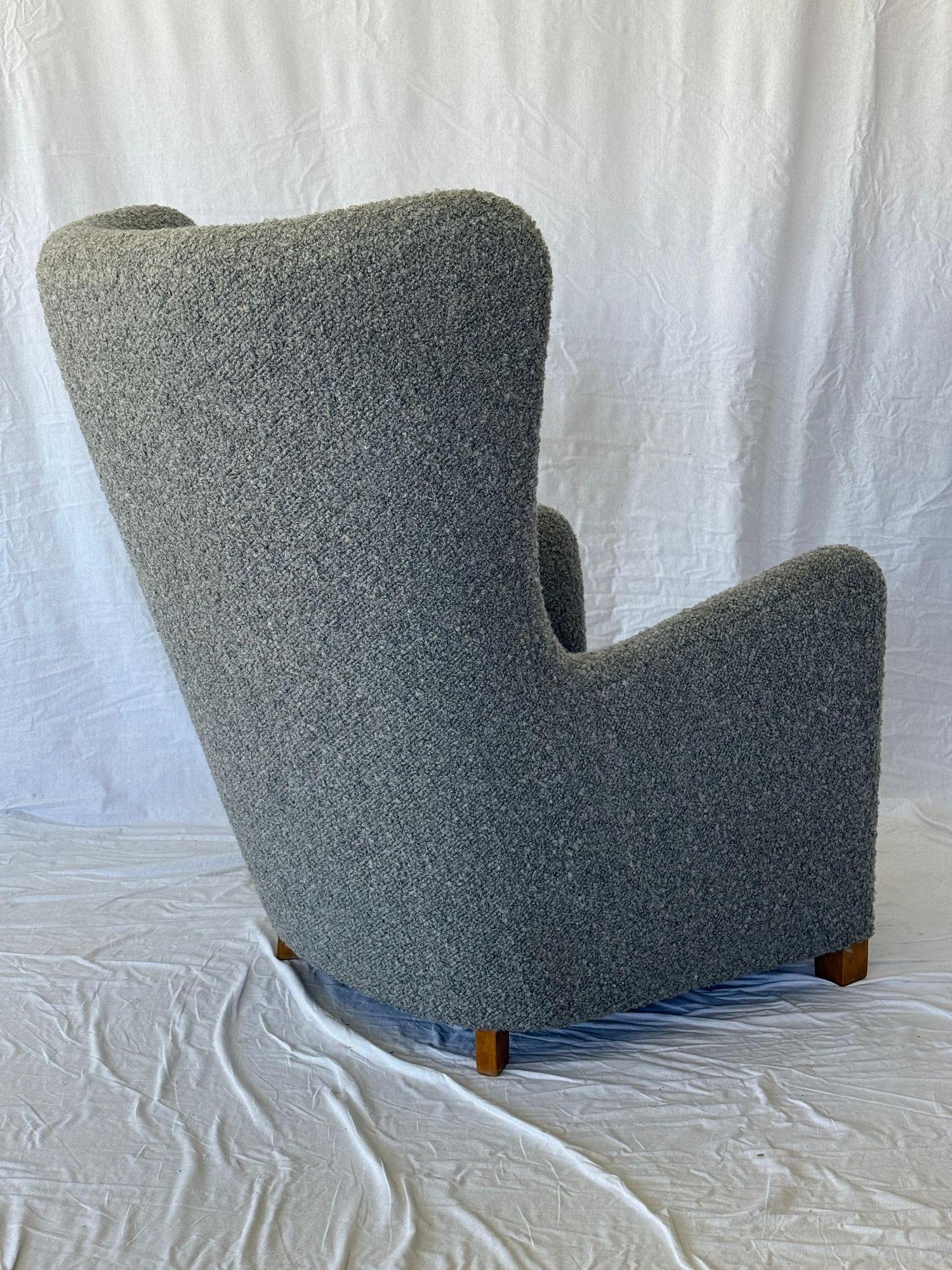 Bouclé Fritz Hansen Model 1672 Style Lounge Chair For Sale