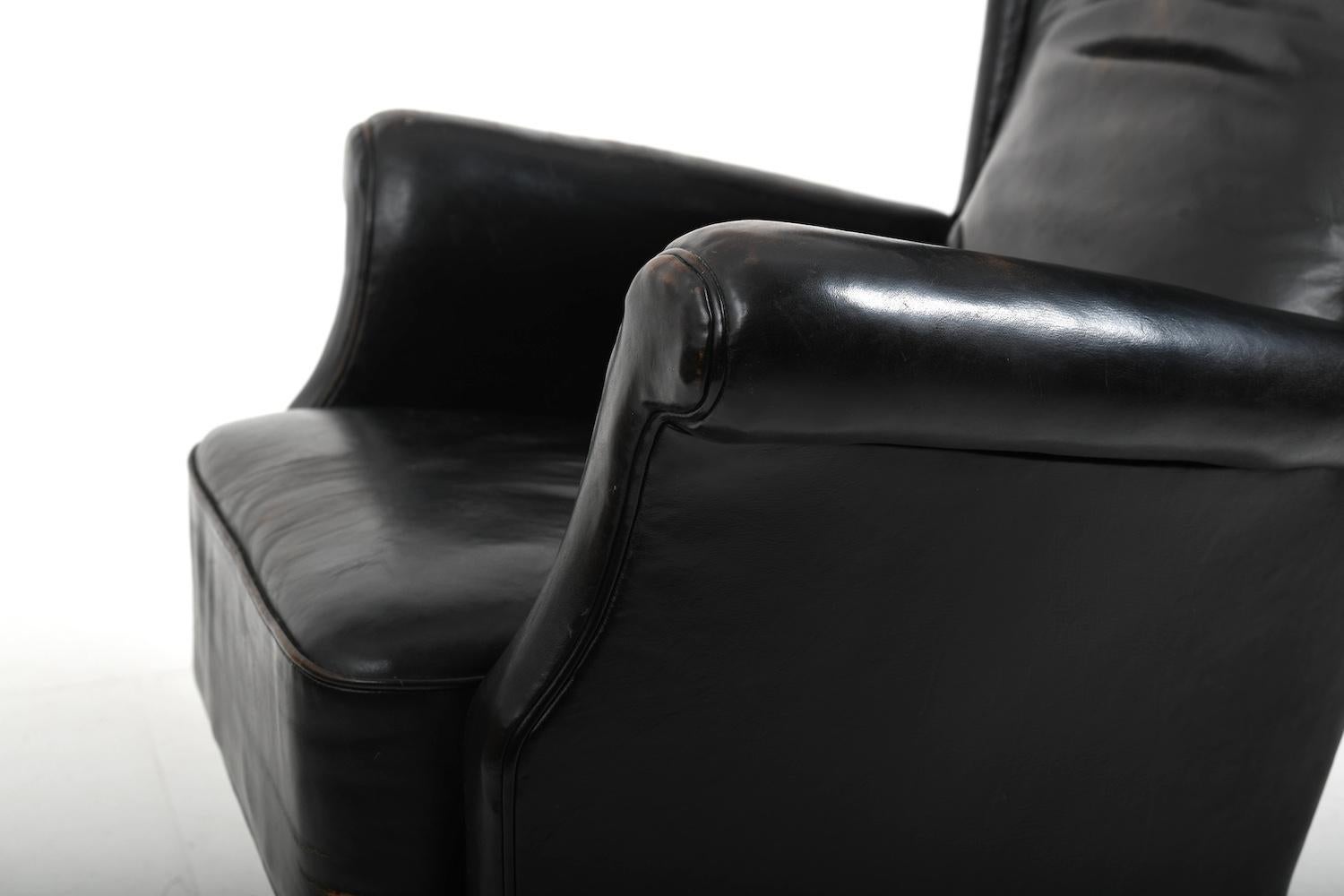 Fritz Hansen, model 8023 wingback lounge chair. Original patinated black leather For Sale 1
