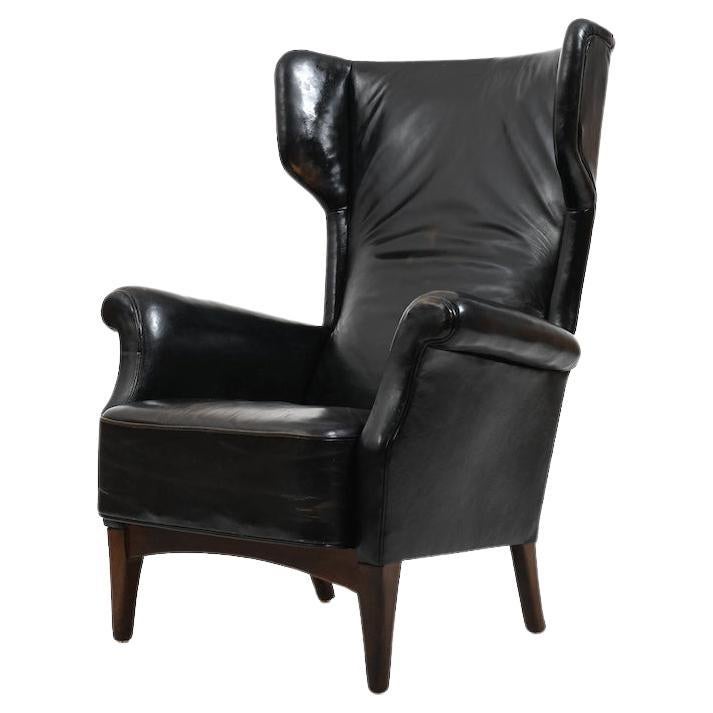 Fritz Hansen, model 8023 wingback lounge chair. Original patinated black leather For Sale