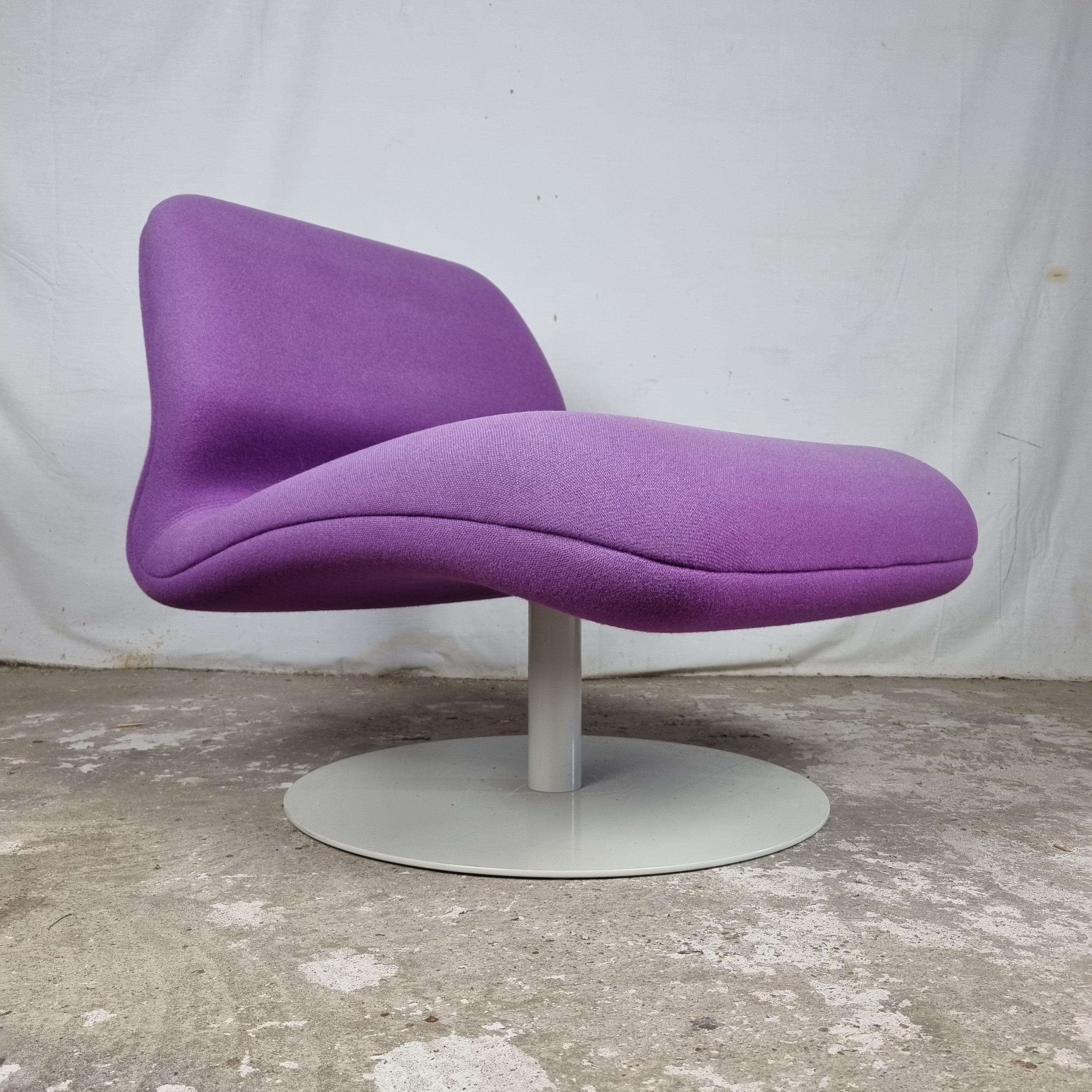 Danish design lounge chair from top quality brand Fritz Hansen.

Designed by Morten Voss (Denmark).
Danish Scandinavian design.

Production year 2008.

With reverse mechanism.

In perfect condition.

The chair came from a kitchen showroom, so very