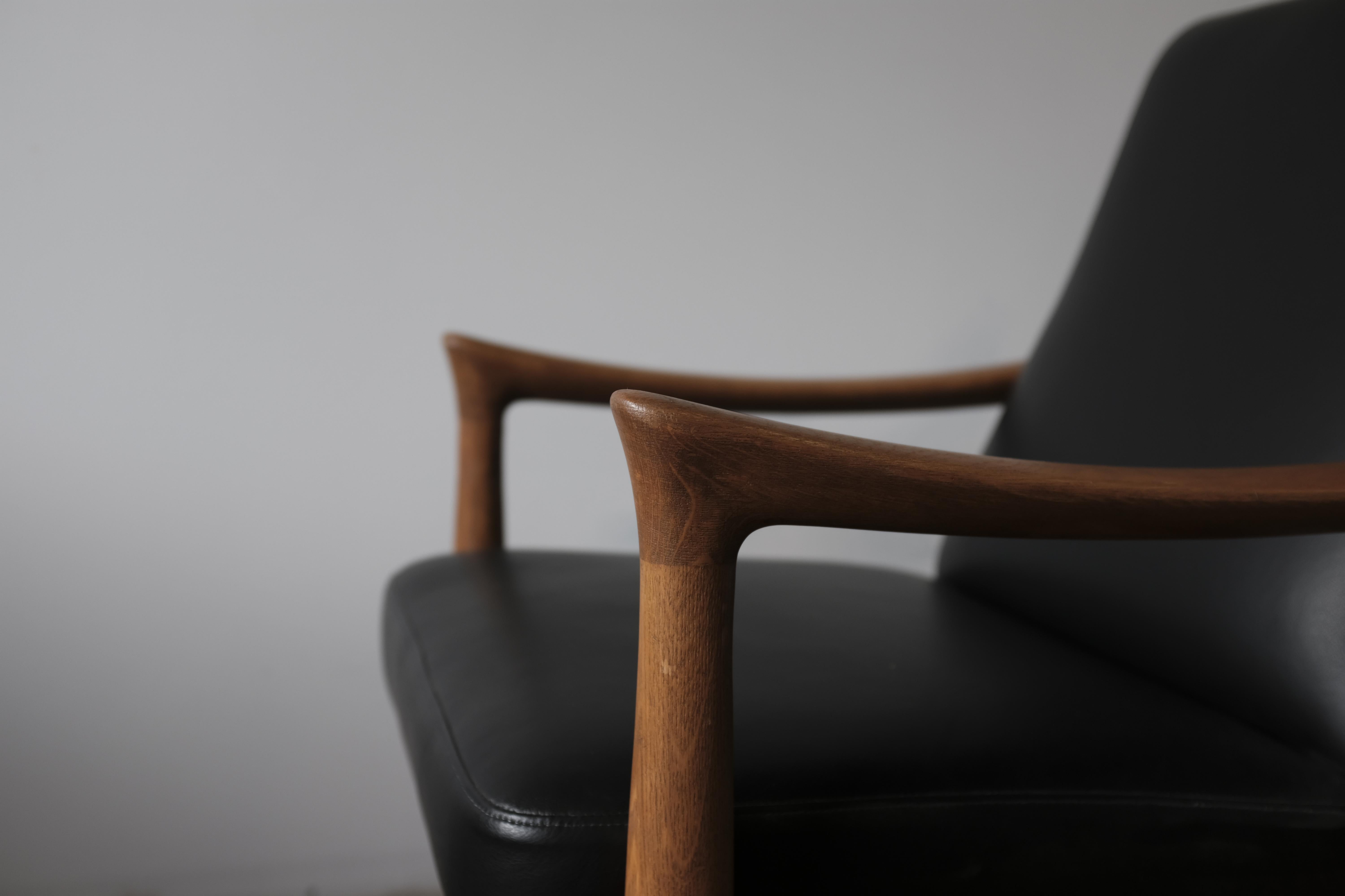 Scandinavian Modern Fritz Hansen Oak Armchair with Black Leather