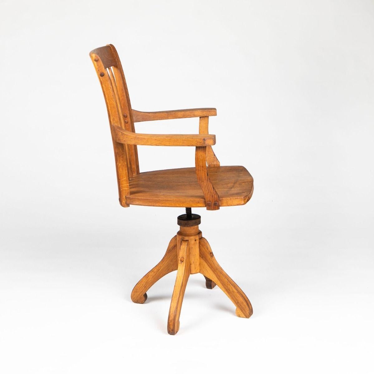 Fritz Hansen Eiche Bürodrehstuhl mit Lattenrost (Moderne) im Angebot