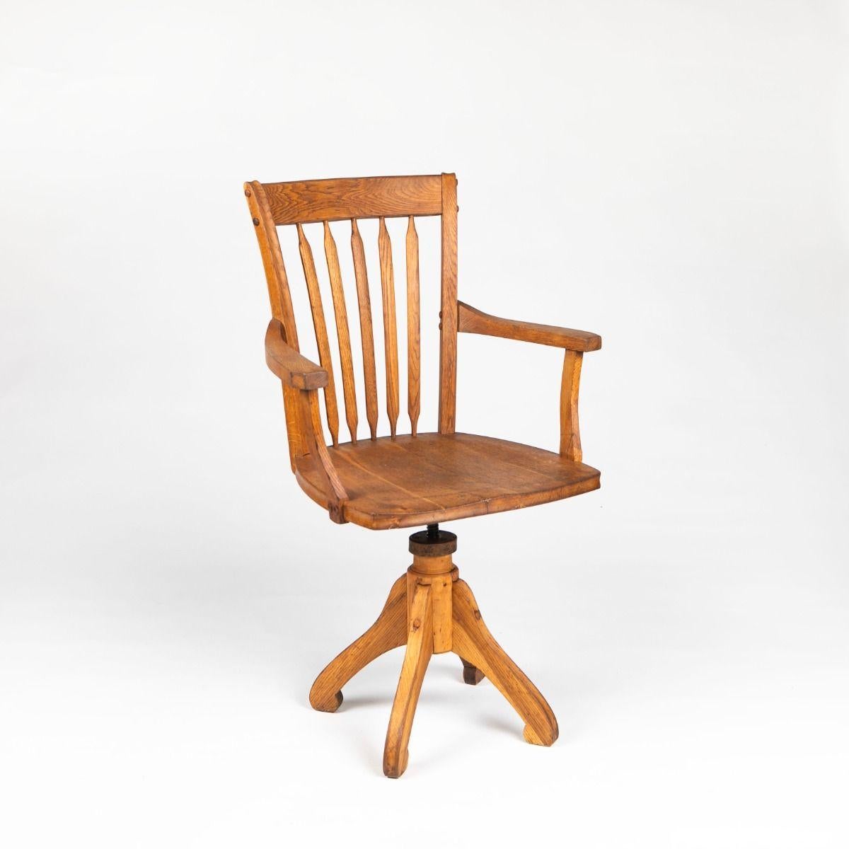 Fritz Hansen Eiche Bürodrehstuhl mit Lattenrost (Dänisch) im Angebot