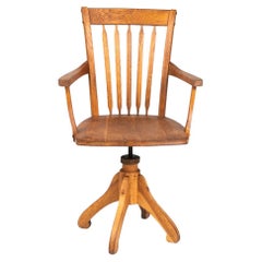 Fritz Hansen Silla de oficina giratoria de roble con respaldo de láminas