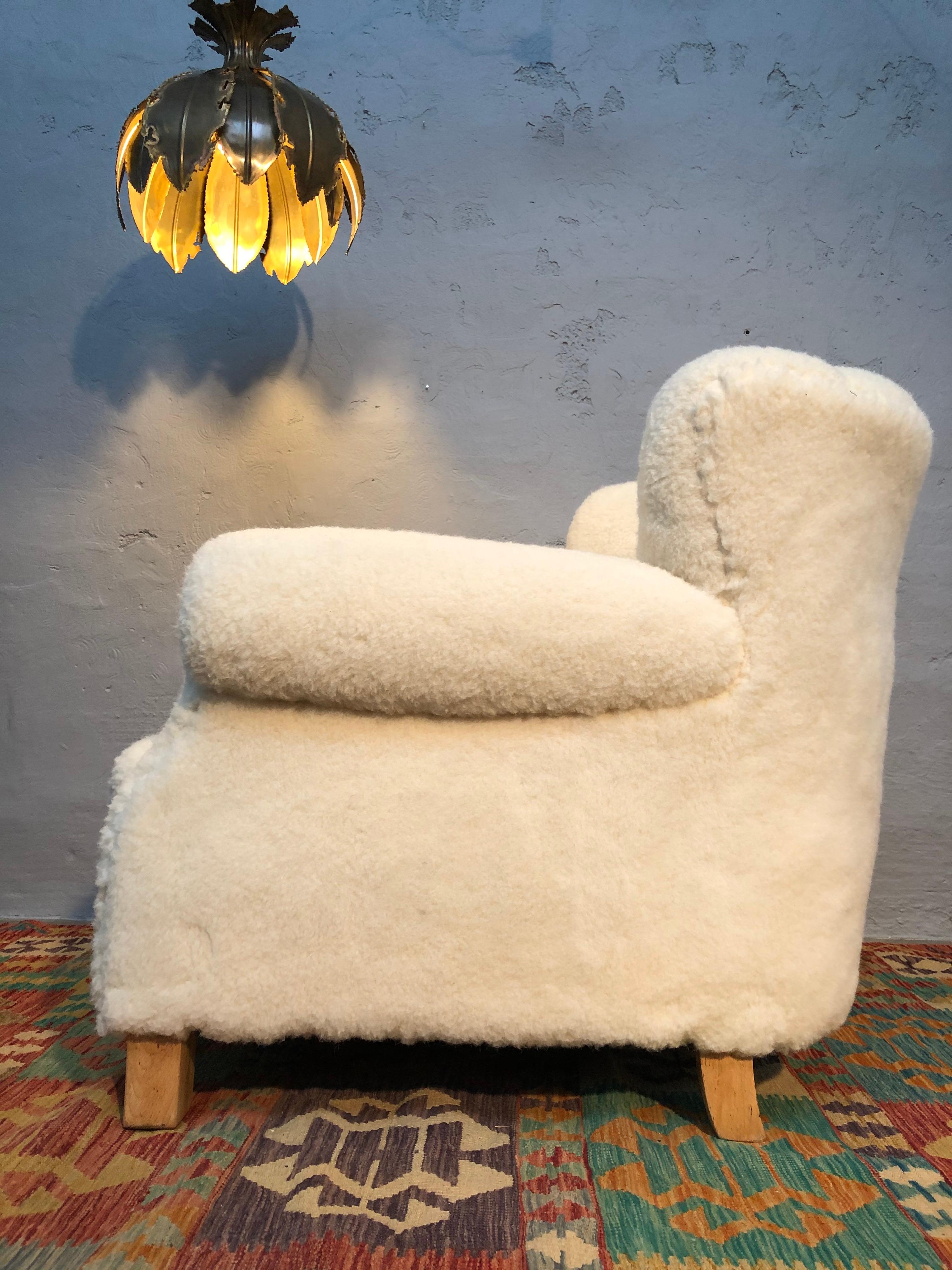 Danish Fritz Hansen of Denmark Lounge Chair Model 1518b from the 1940s in Lambs Wool For Sale