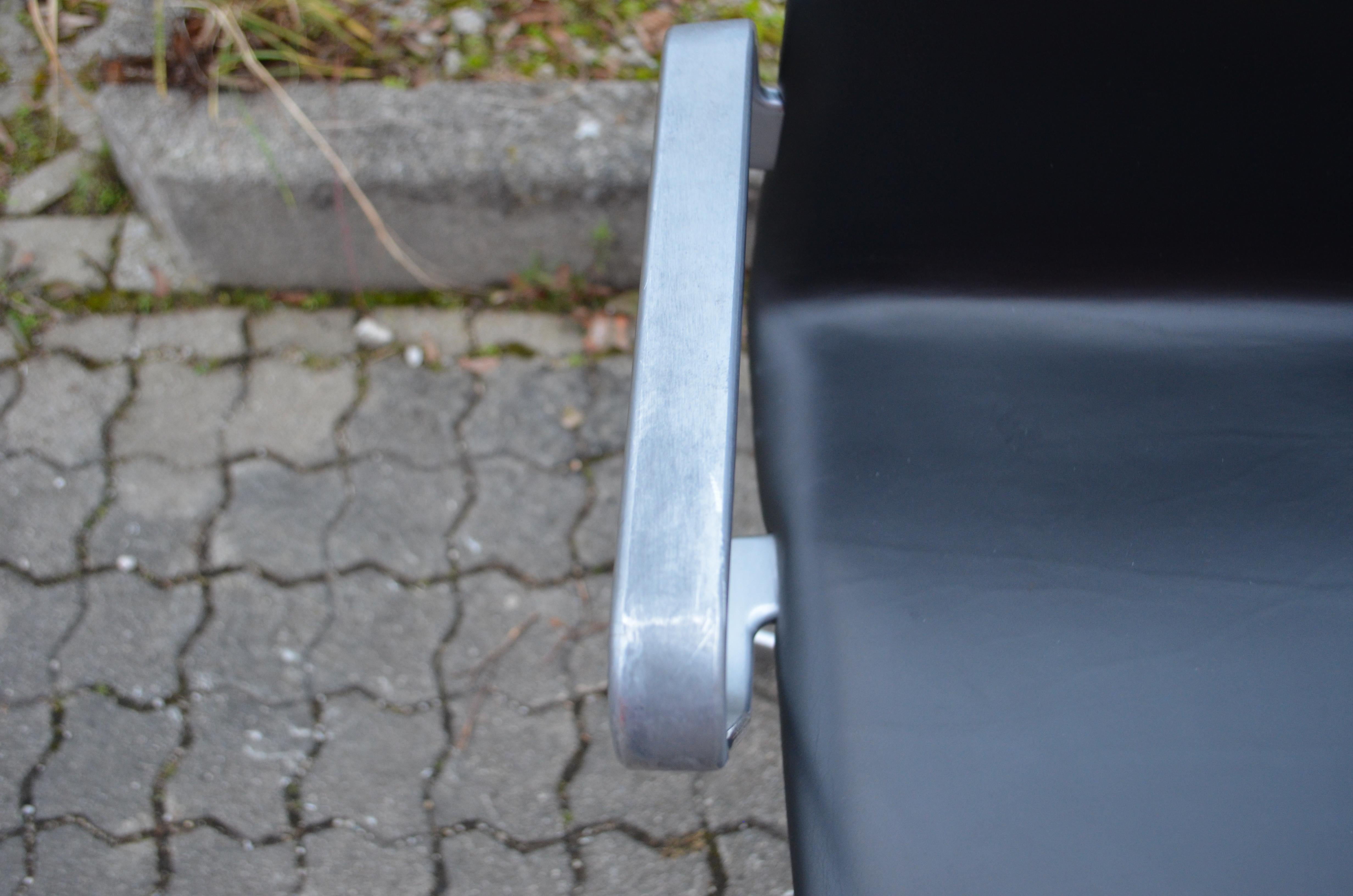 Fritz Hansen Oxford  Sedia girevole in pelle nera di Arne Jacobsen in vendita 14