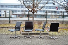 Fritz Hansen Oxford  Swivel black leather Chair by Arne Jacobsen