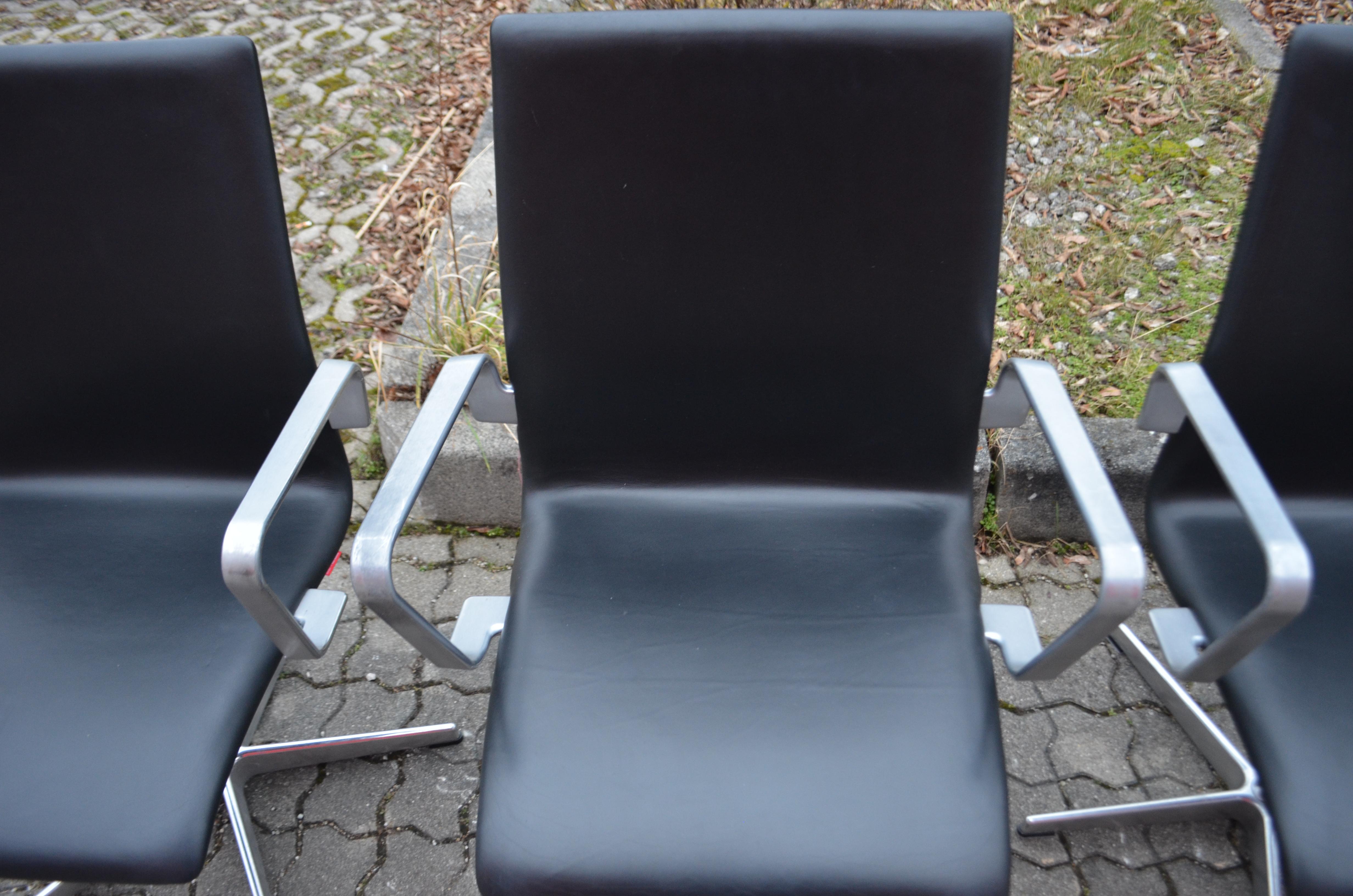 Fritz Hansen Oxford  Sedia girevole in pelle nera di Arne Jacobsen in vendita 1