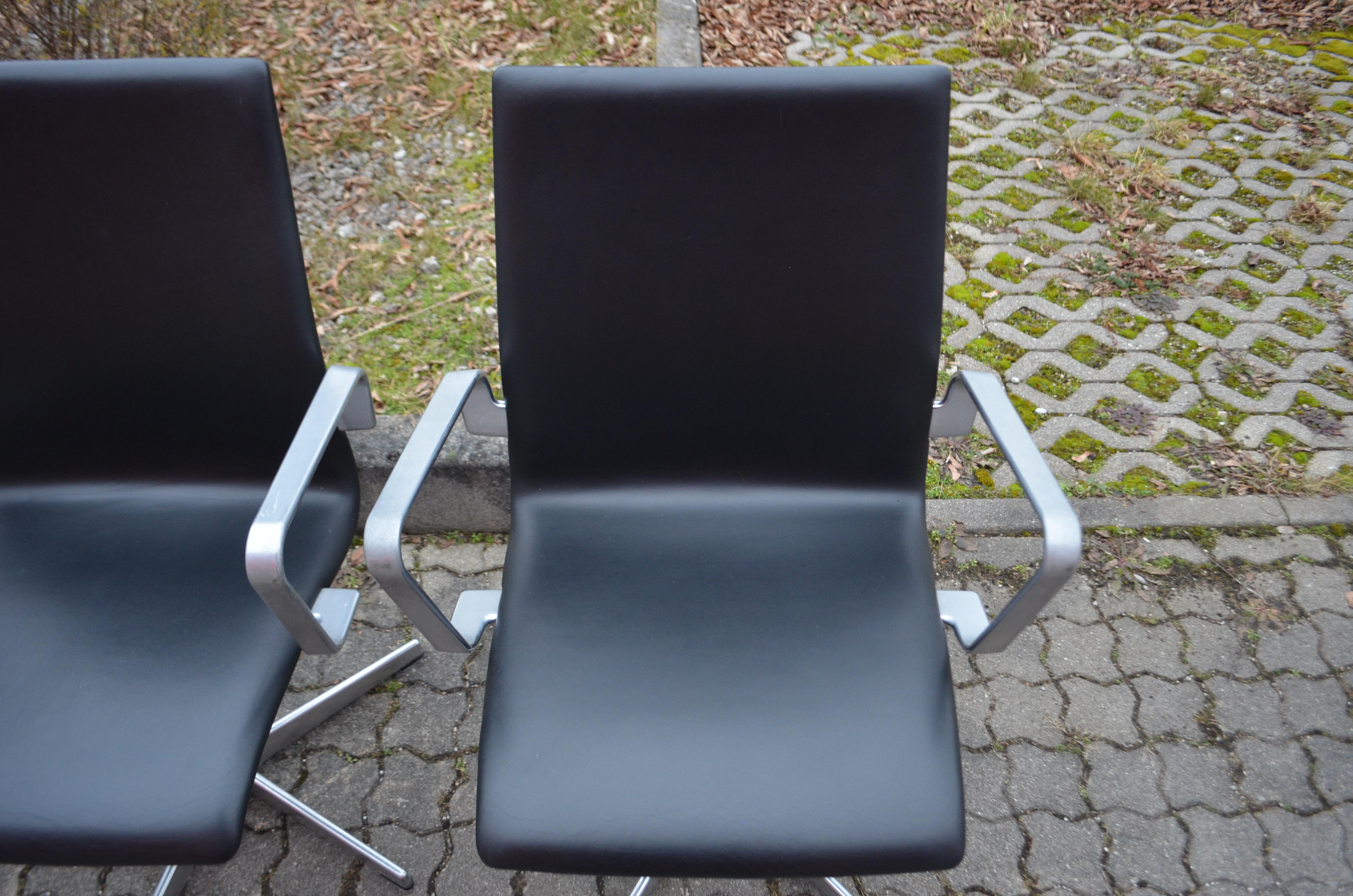 Fritz Hansen Oxford  Sedia girevole in pelle nera di Arne Jacobsen in vendita 3