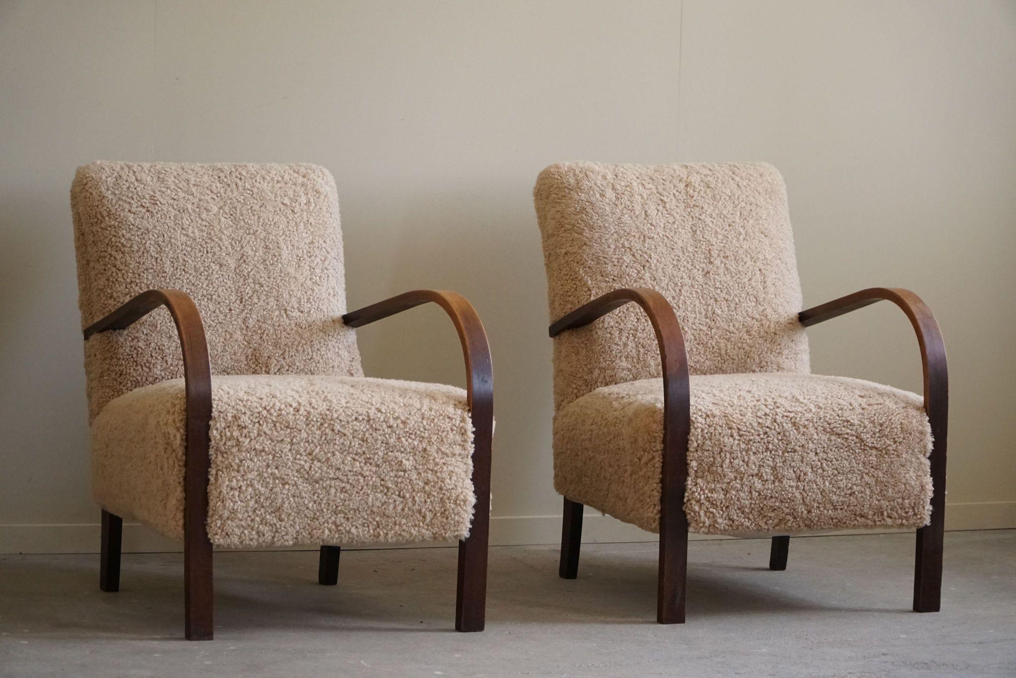 Fritz Hansen, Pair of Danish Curved Art Deco Lounge Chairs, Reupholstered, 1940s For Sale 8