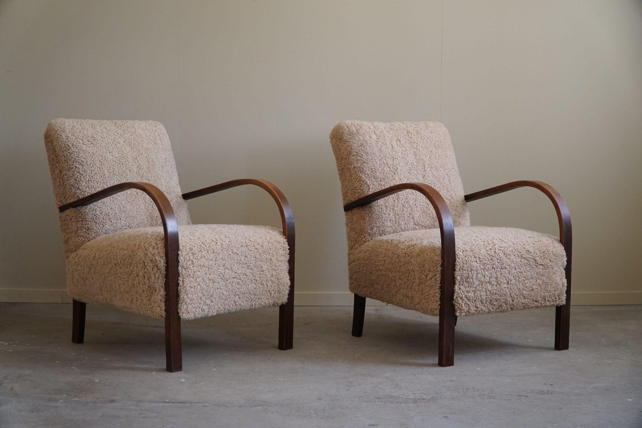 Mid-Century Modern Fritz Hansen, Pair of Danish Curved Art Deco Lounge Chairs, Reupholstered, 1940s For Sale