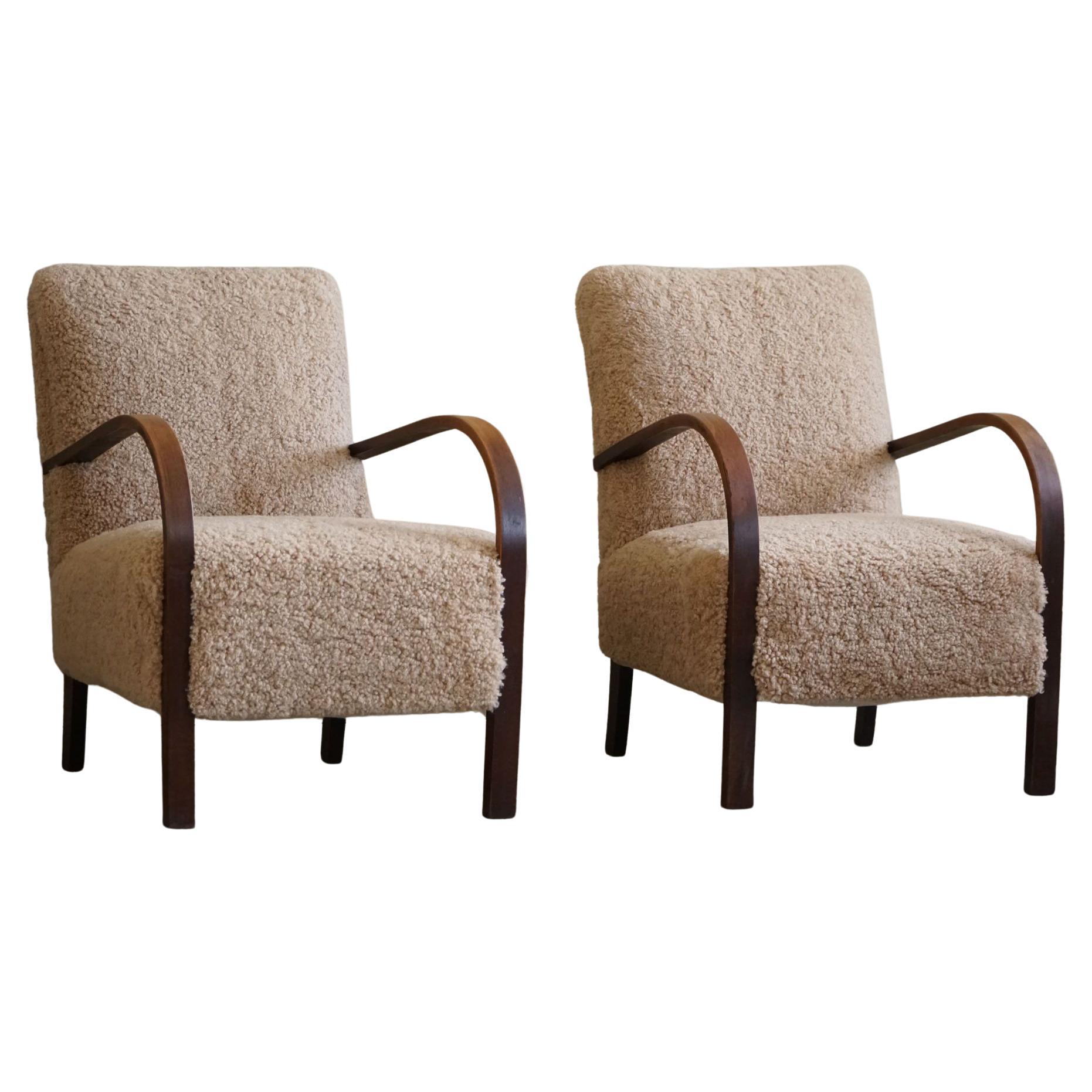 Fritz Hansen, Pair of Danish Curved Art Deco Lounge Chairs, Reupholstered, 1940s For Sale