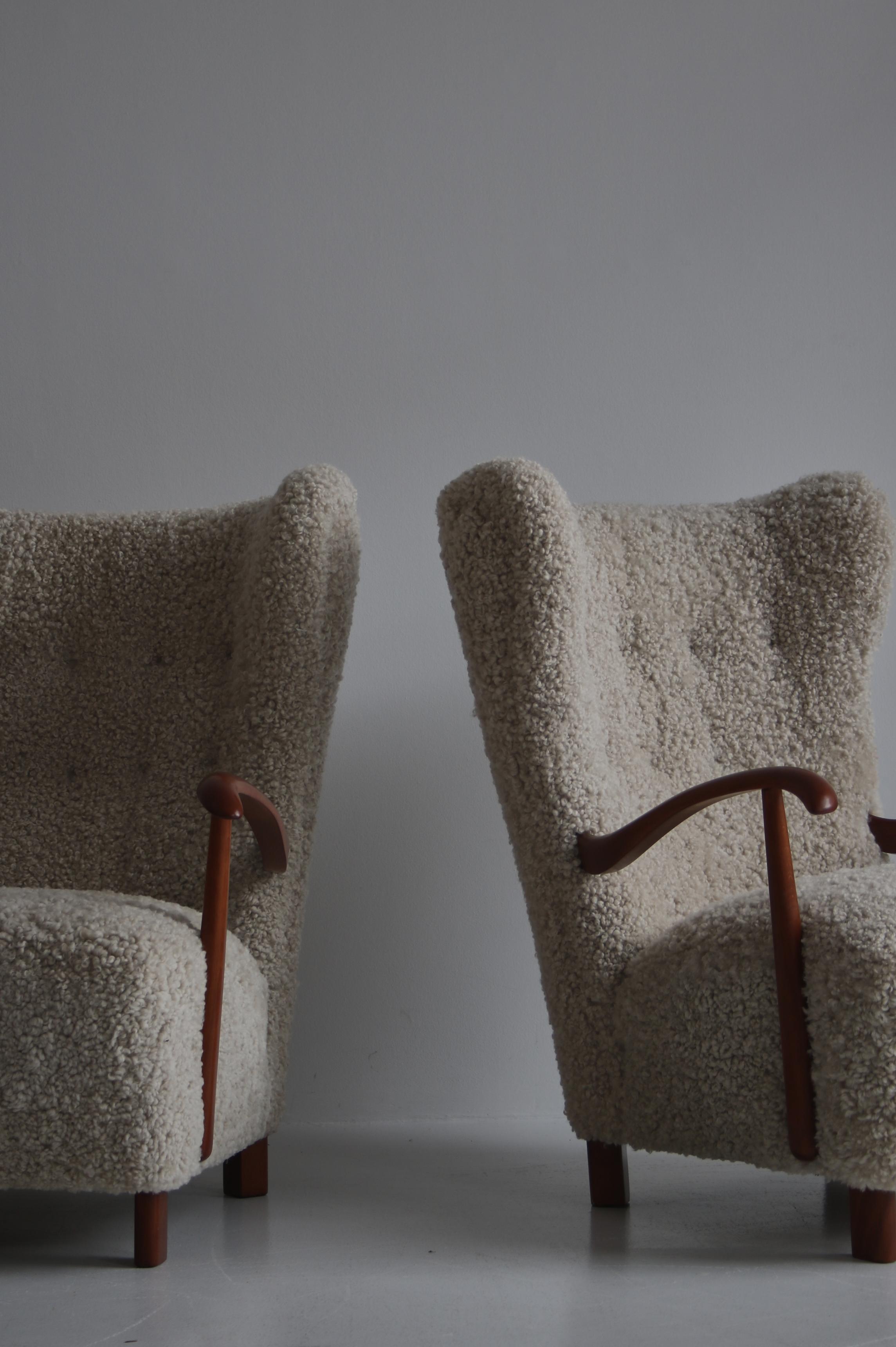 Fritz Hansen Pair of Easy Chairs Model 1582 in Beech & Sheepskin, Denmark, 1930s 11