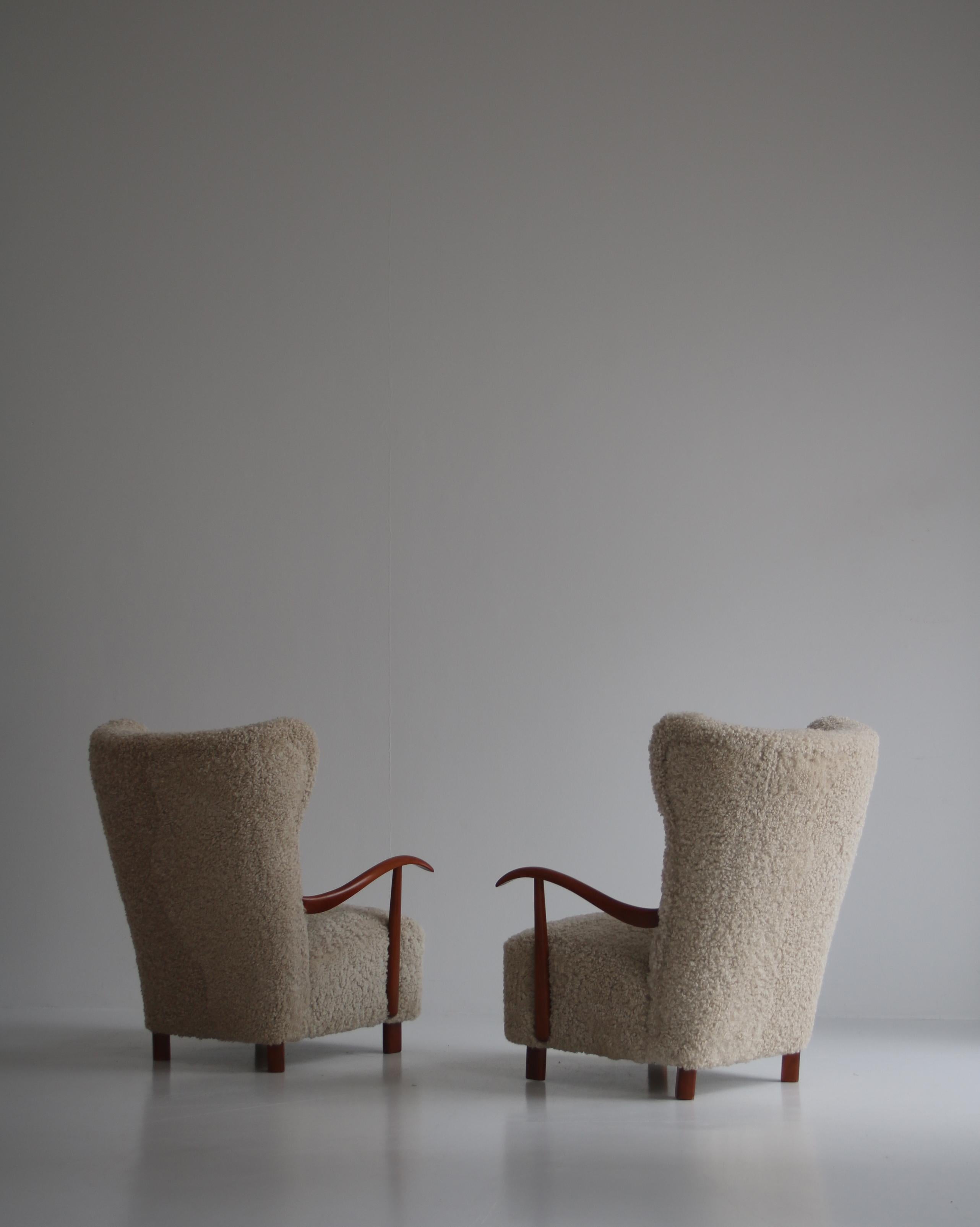 Danish Fritz Hansen Pair of Easy Chairs Model 1582 in Beech & Sheepskin, Denmark, 1930s