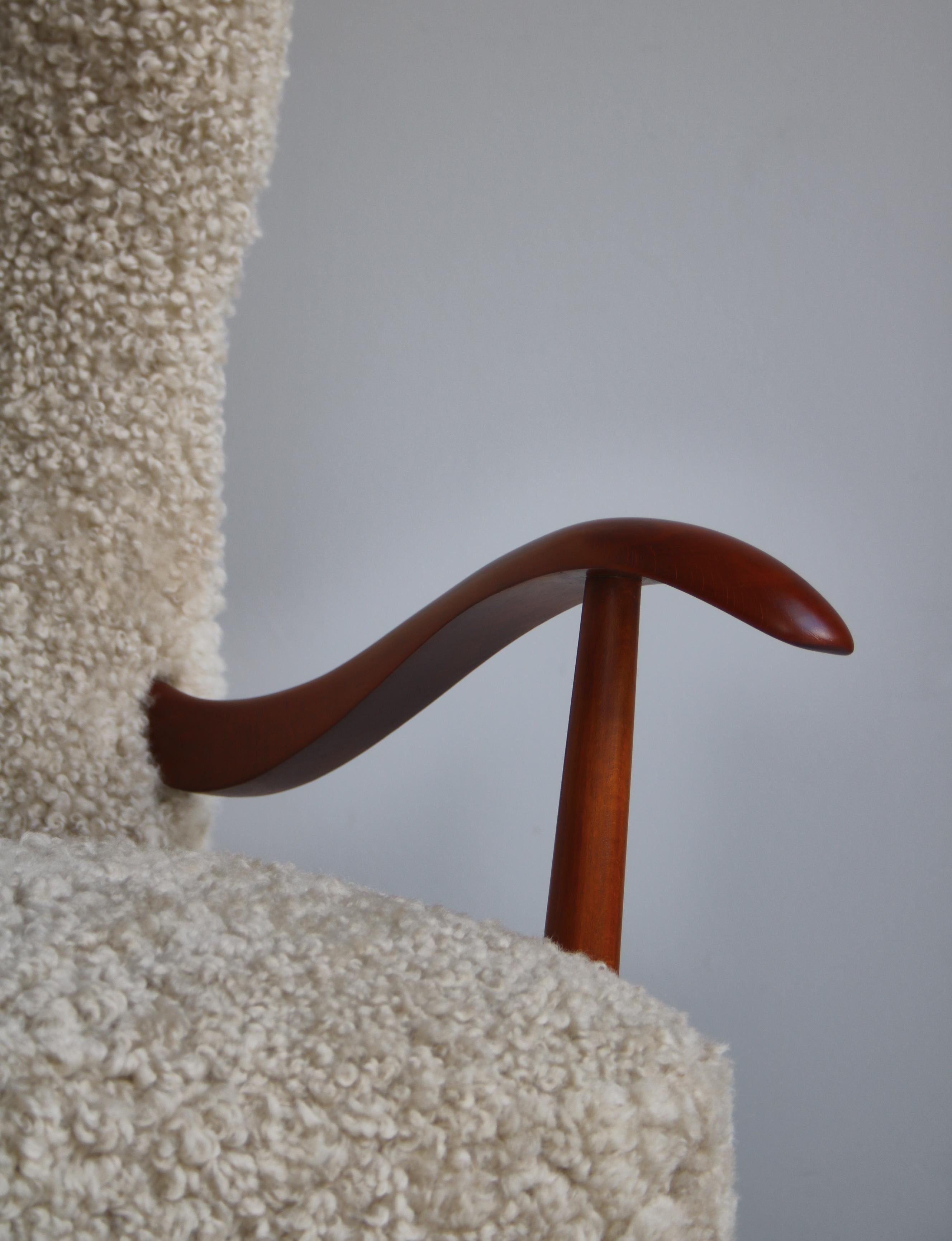 Fritz Hansen Pair of Easy Chairs Model 1582 in Beech & Sheepskin, Denmark, 1930s 2