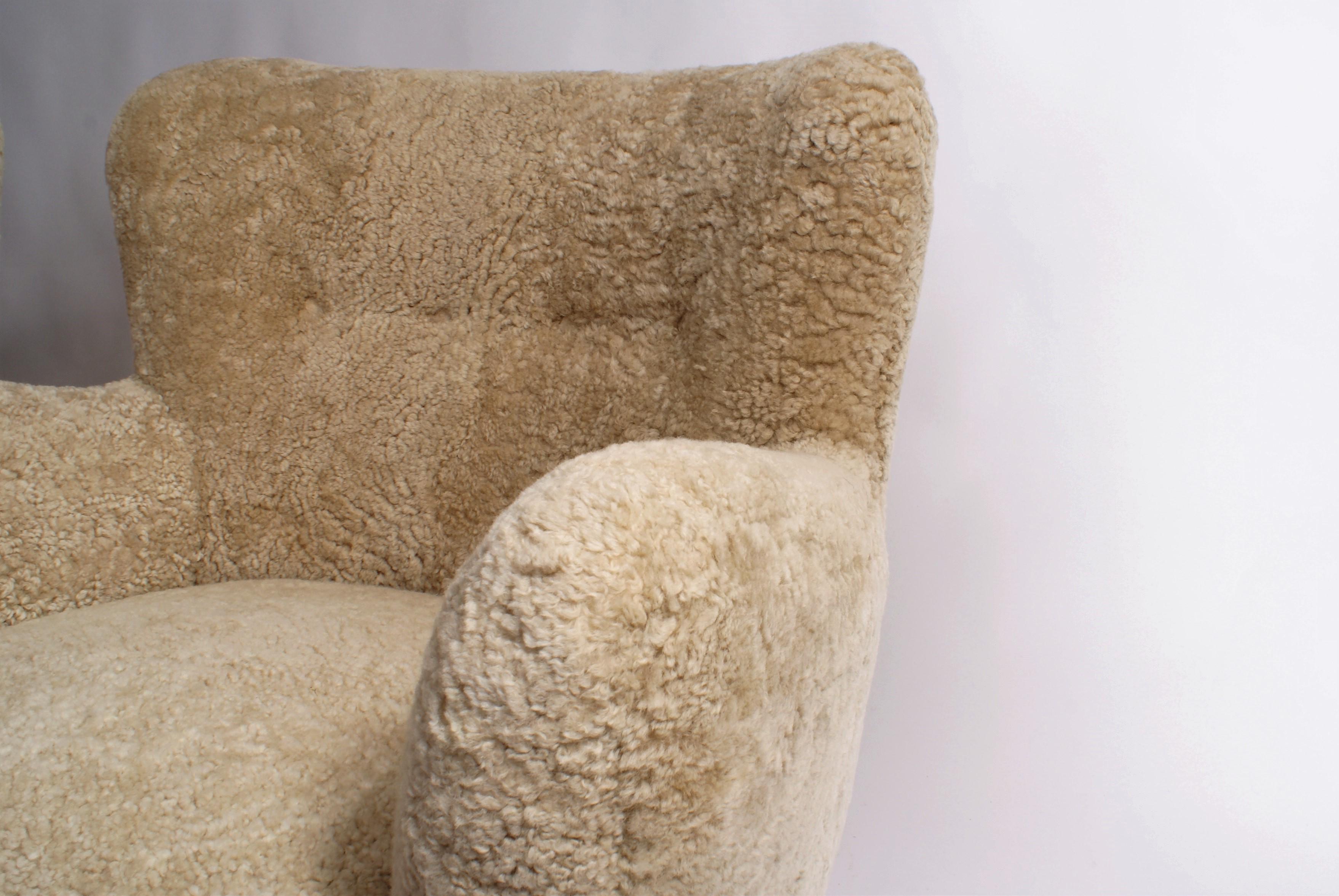 Danish Fritz Hansen Pair of Easy Chairs in Beige Sheepskin, Model 1669, 1930s