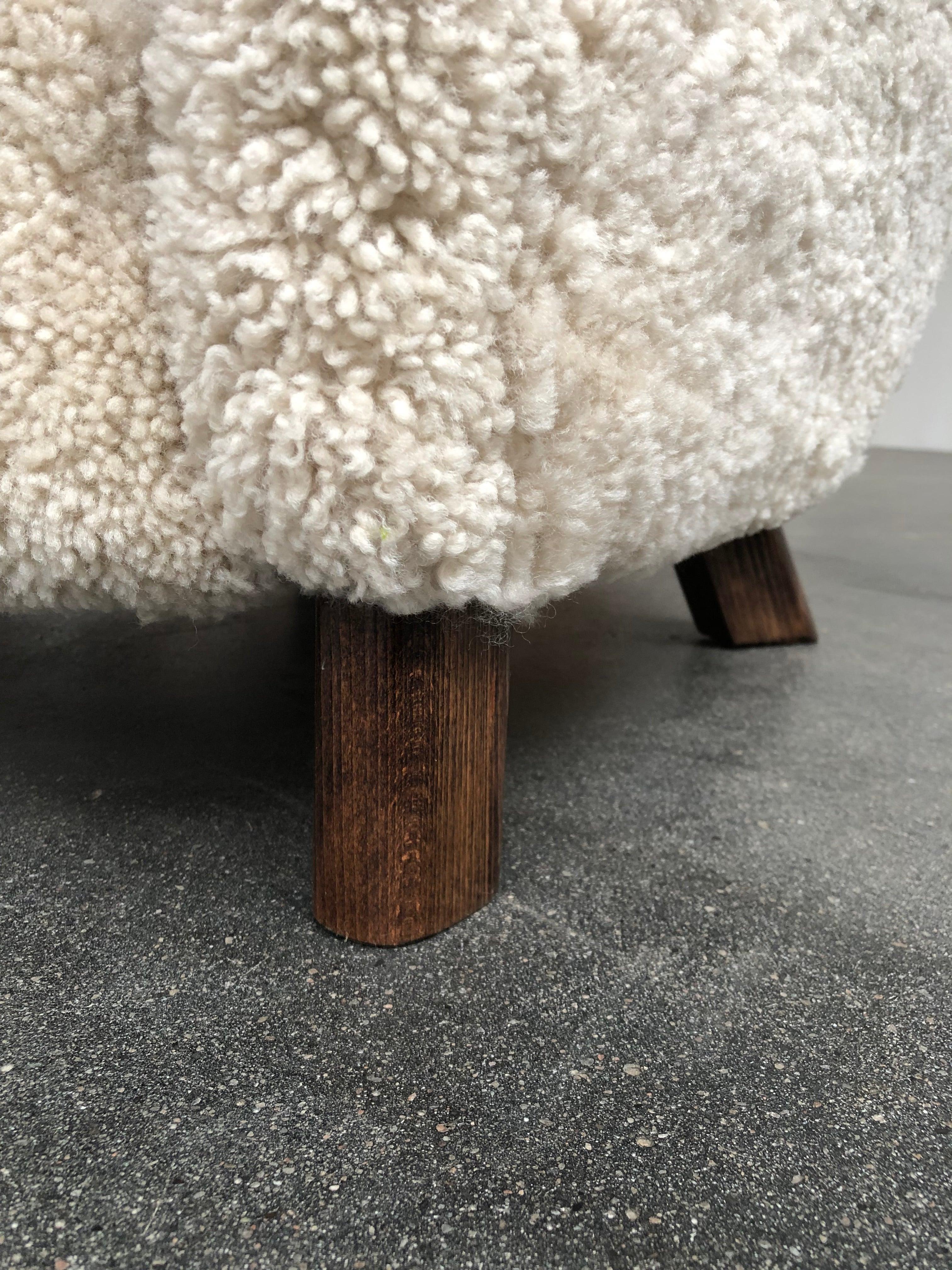 Fritz Hansen Pair of Easy Chairs in Sheepskin, Model 1669 For Sale 3