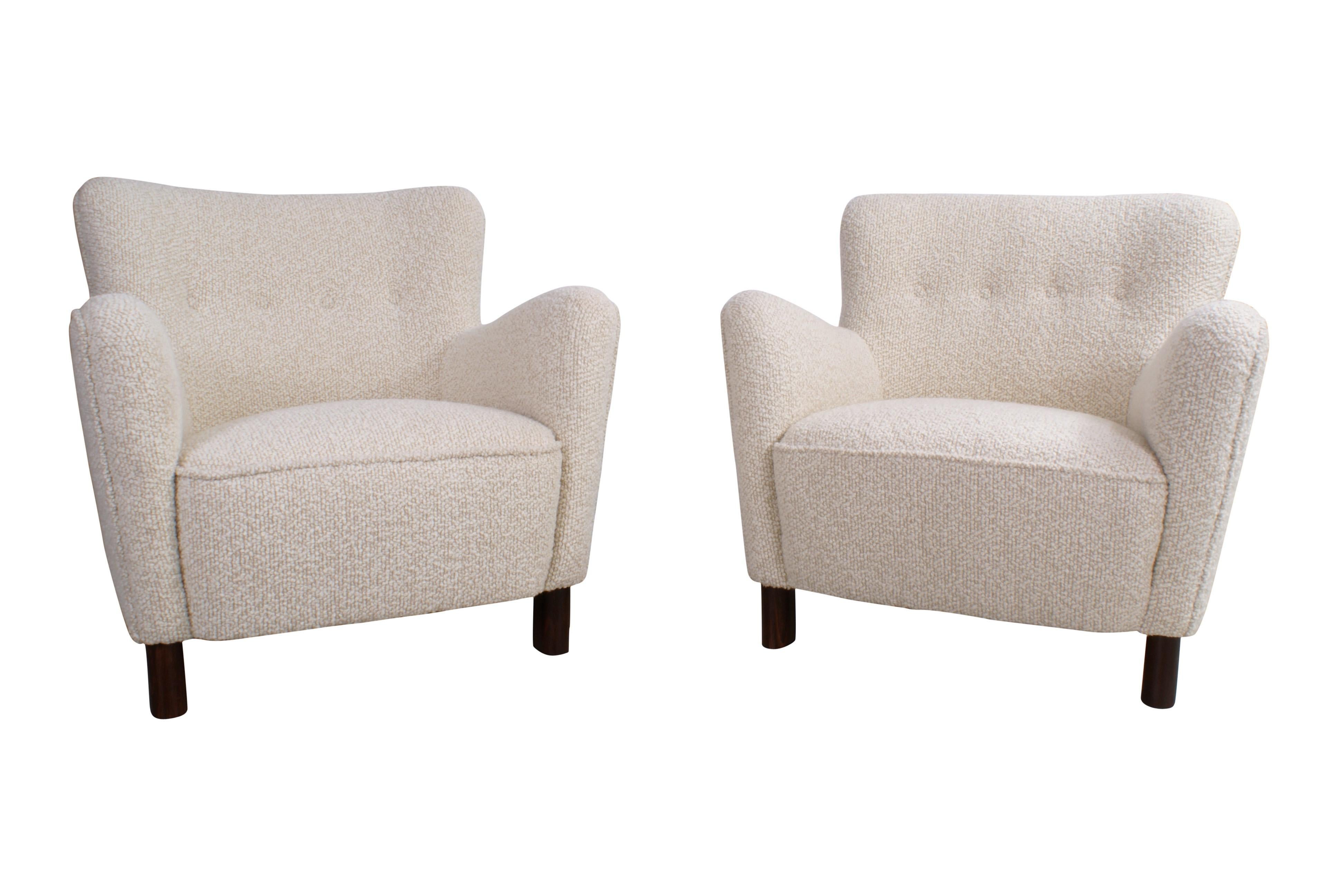 Pair of Fritz Hansen easy chairs, model 1669, circa 1930s. Sculptural chairs re-upholstered in wool, legs of stained beech. All reupholstery work carried out with filling in organic materials and bottom finish with nails.

Price is for the pair of