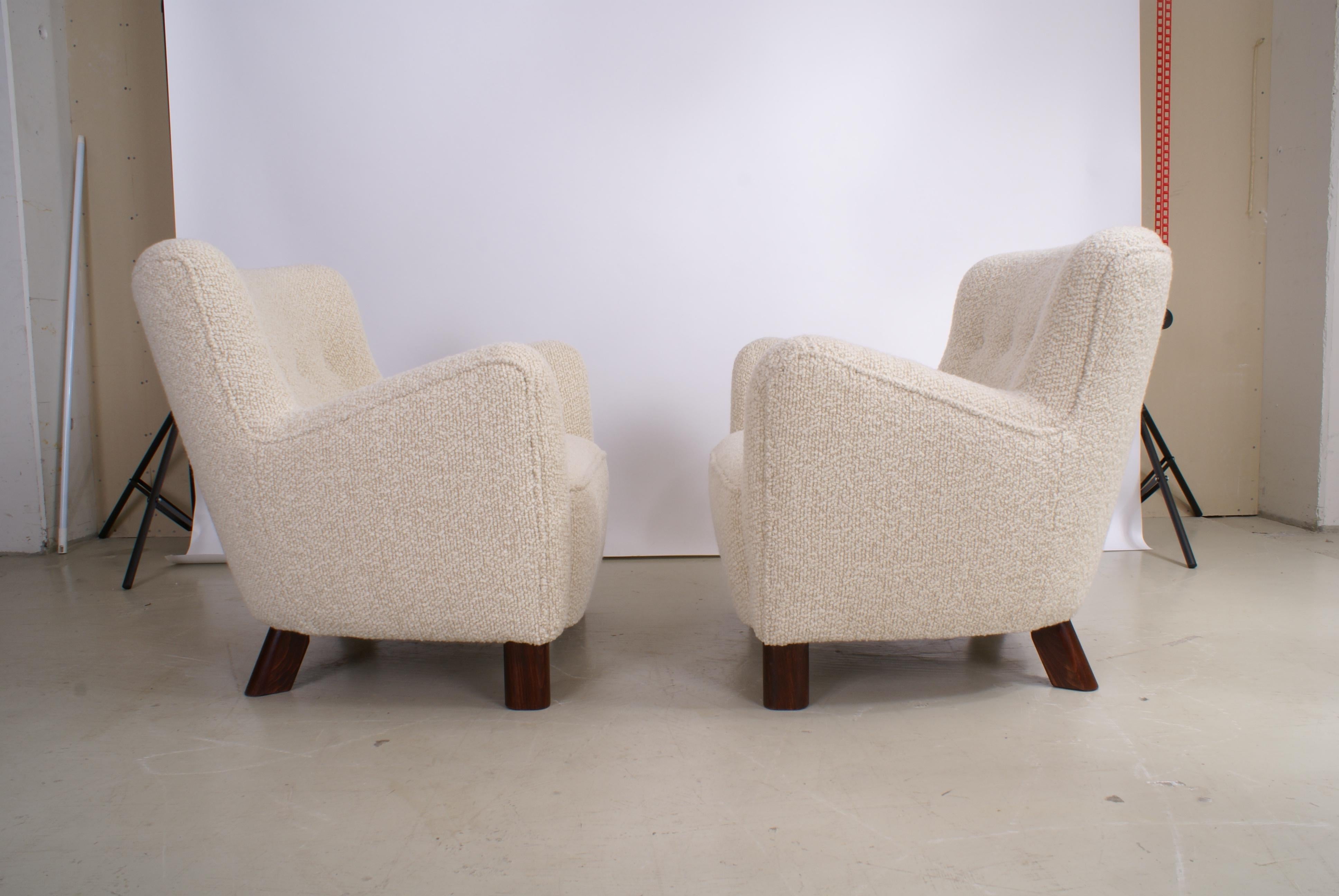 Scandinavian Modern Fritz Hansen Pair of Easy Chairs, Model 1669 For Sale