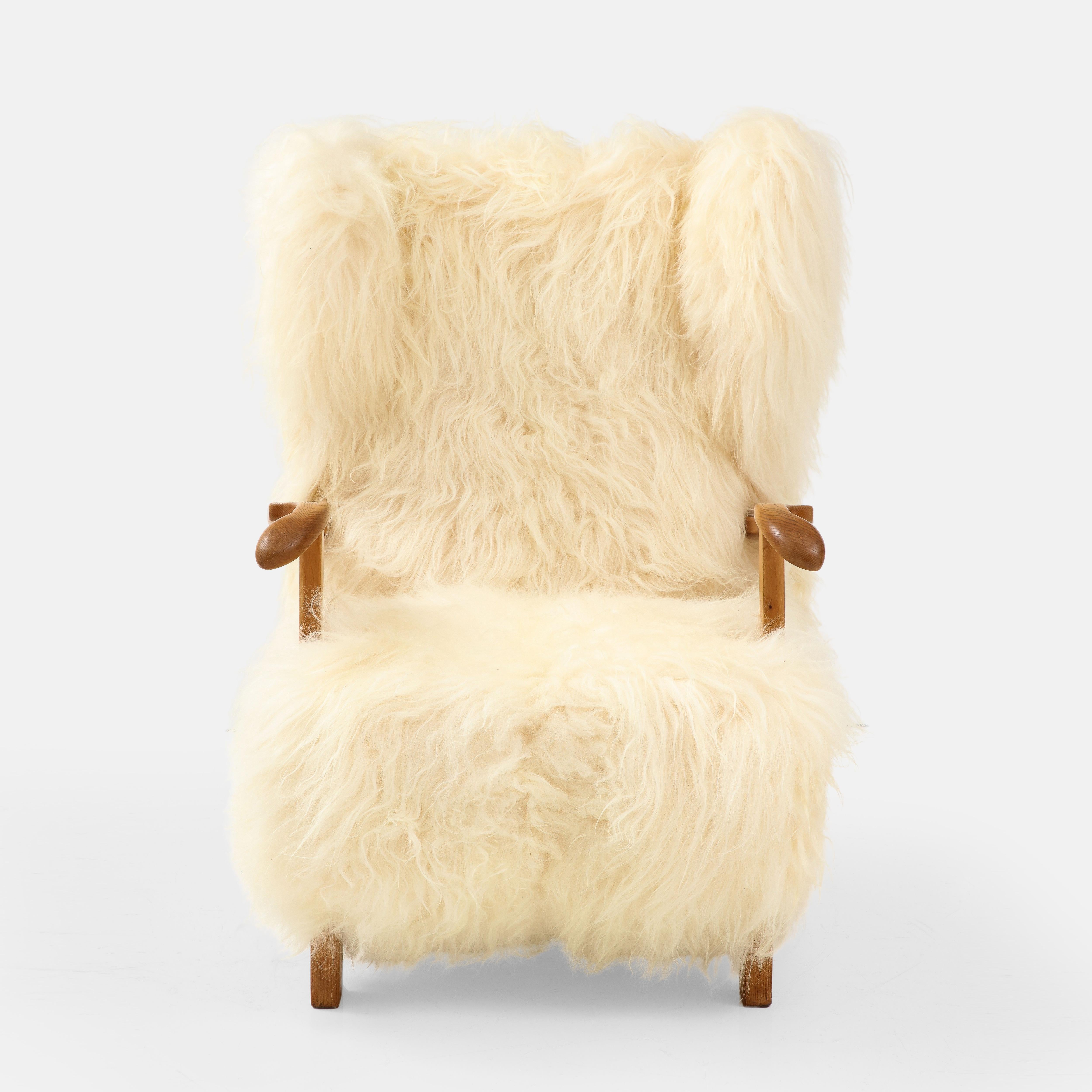 Fritz Hansen Rare Pair of Wingback Lounge Chairs Model 1582 in Sheepskin, 1930s For Sale 4