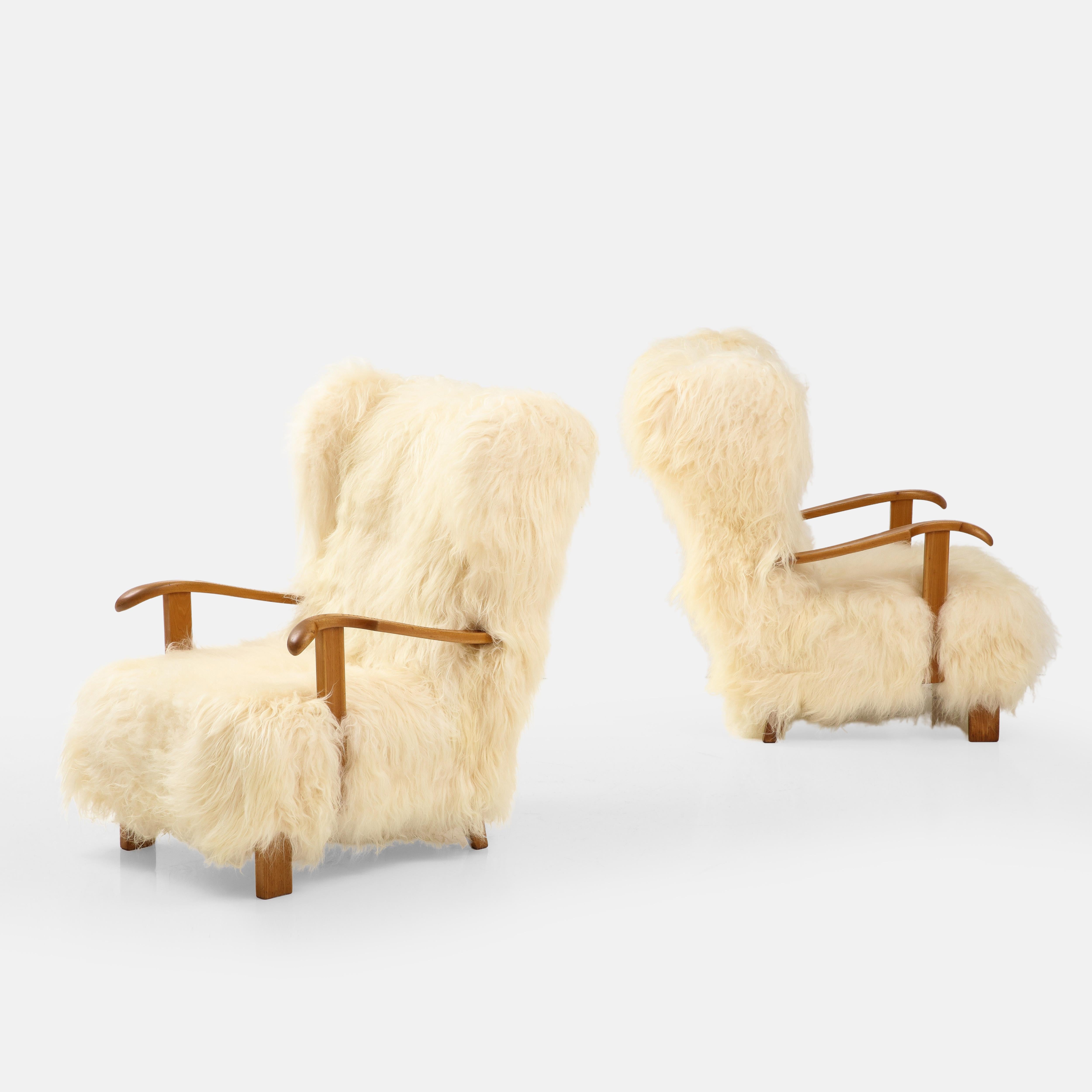 Danish Fritz Hansen Rare Pair of Wingback Lounge Chairs Model 1582 in Sheepskin, 1930s For Sale