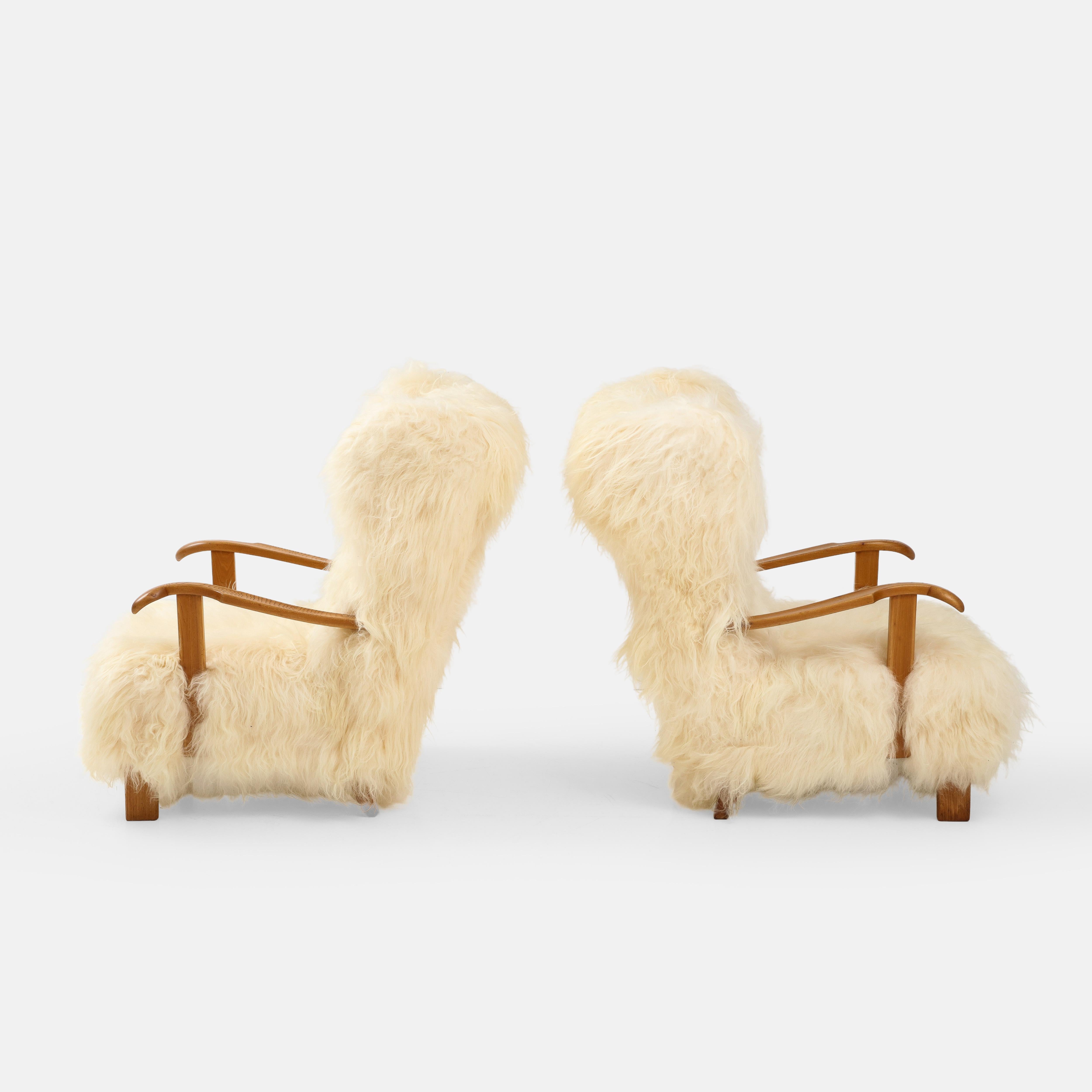 Mid-20th Century Fritz Hansen Rare Pair of Wingback Lounge Chairs Model 1582 in Sheepskin, 1930s For Sale