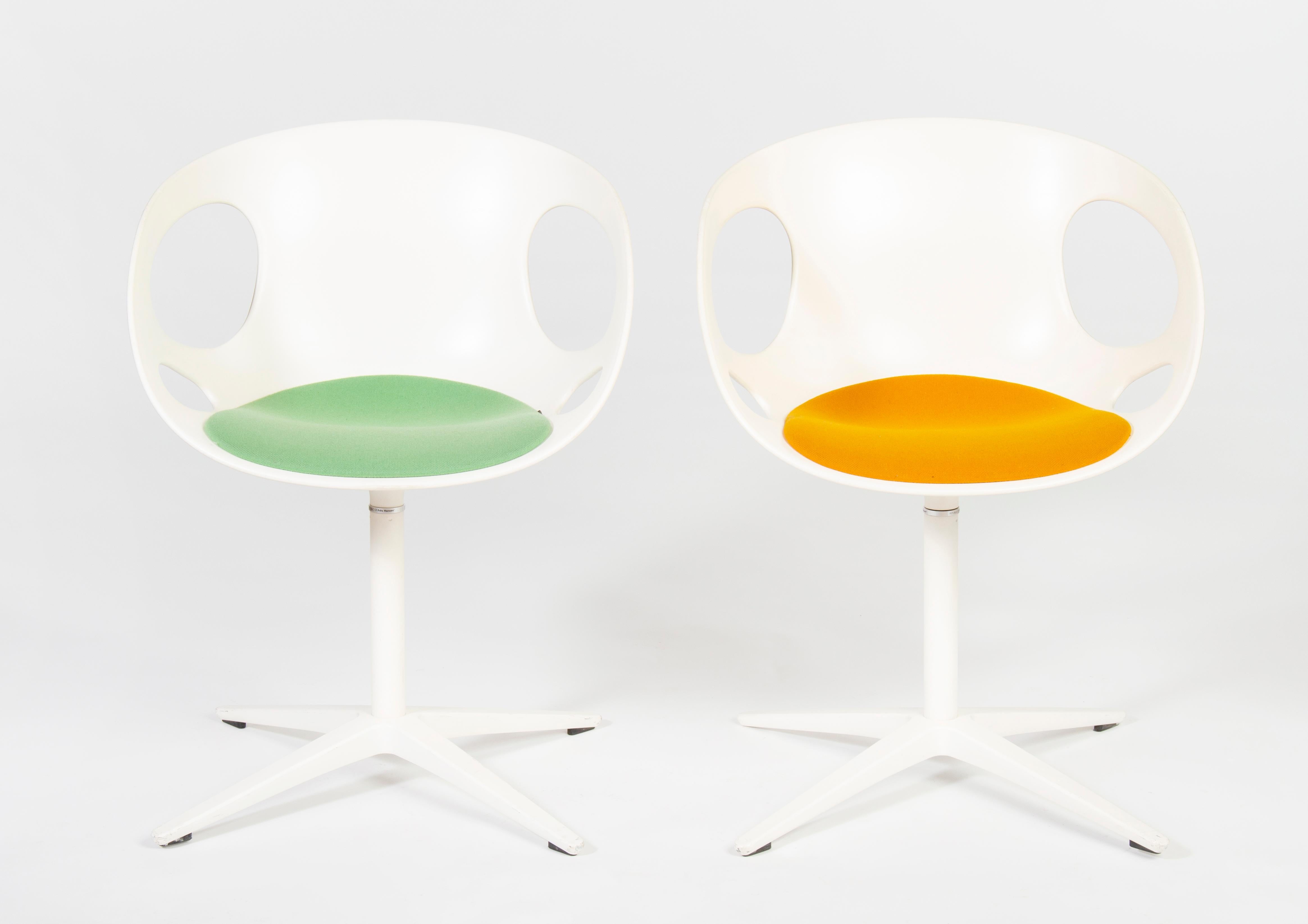 Postmoderne Ensemble de chaises pivotantes de salle à manger Fritz Hansen Rin par Hiromichi Konno en vente